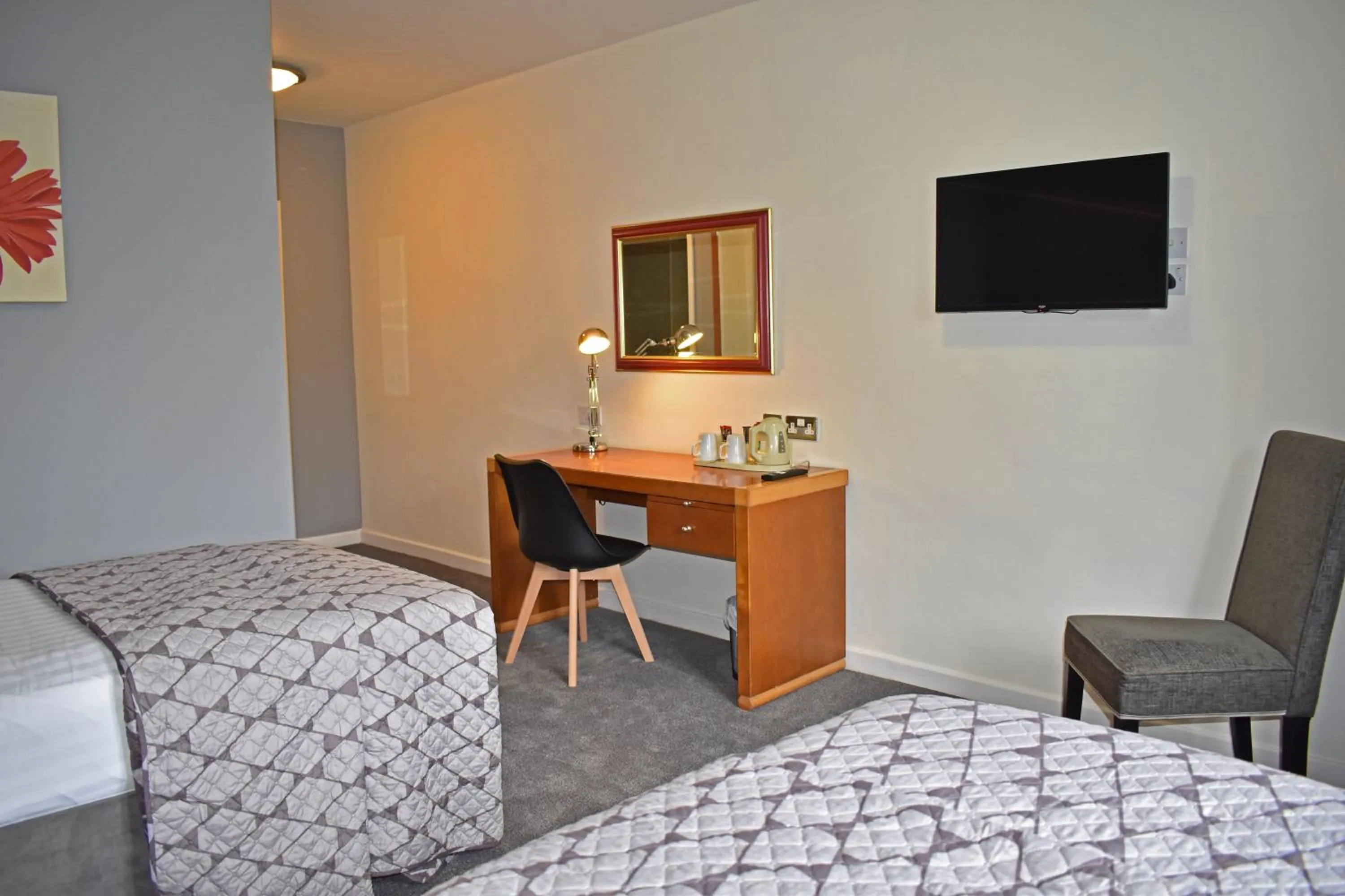 Photo of the whole room, Bed in Quality Hotel Coventry