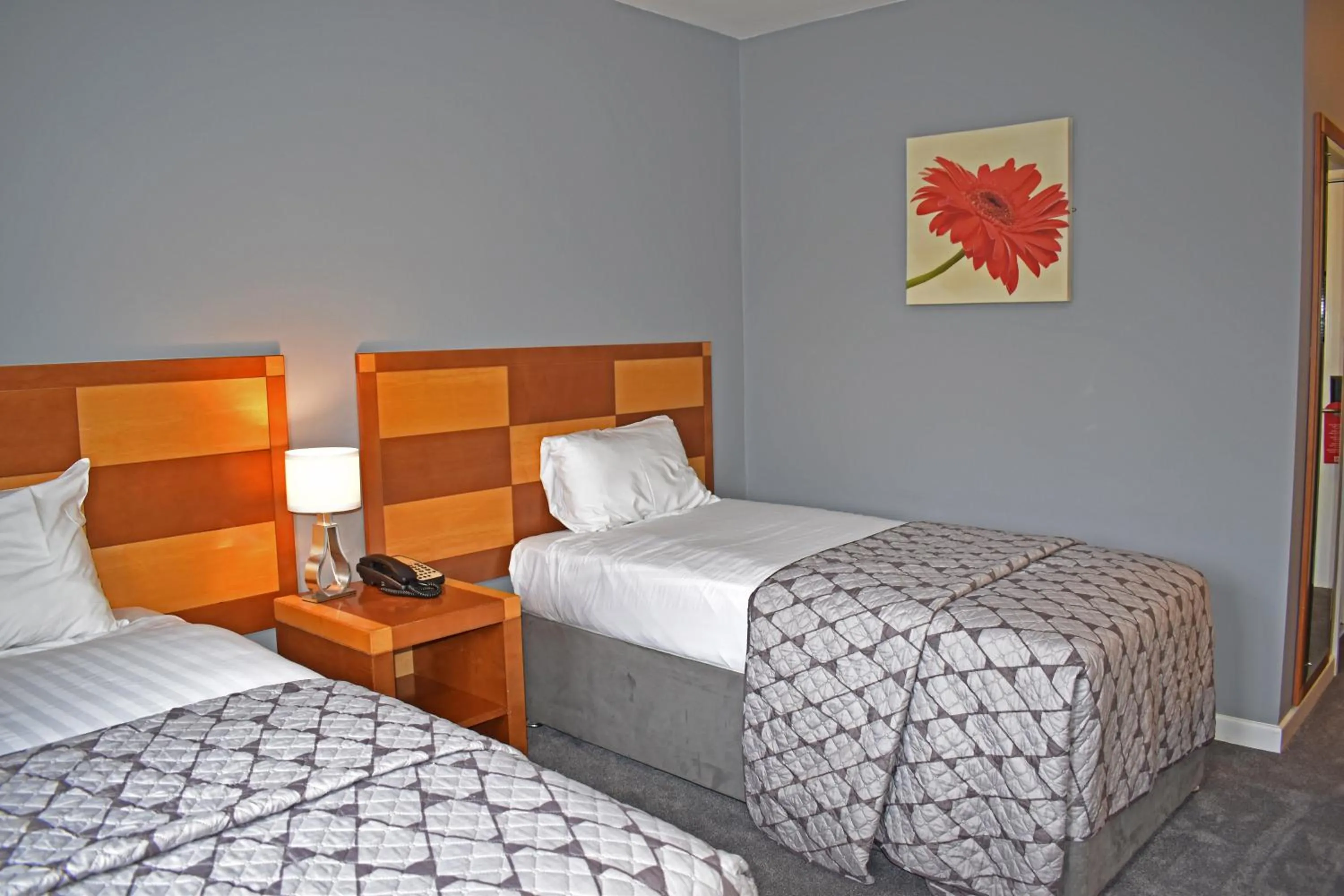 Photo of the whole room, Bed in Quality Hotel Coventry