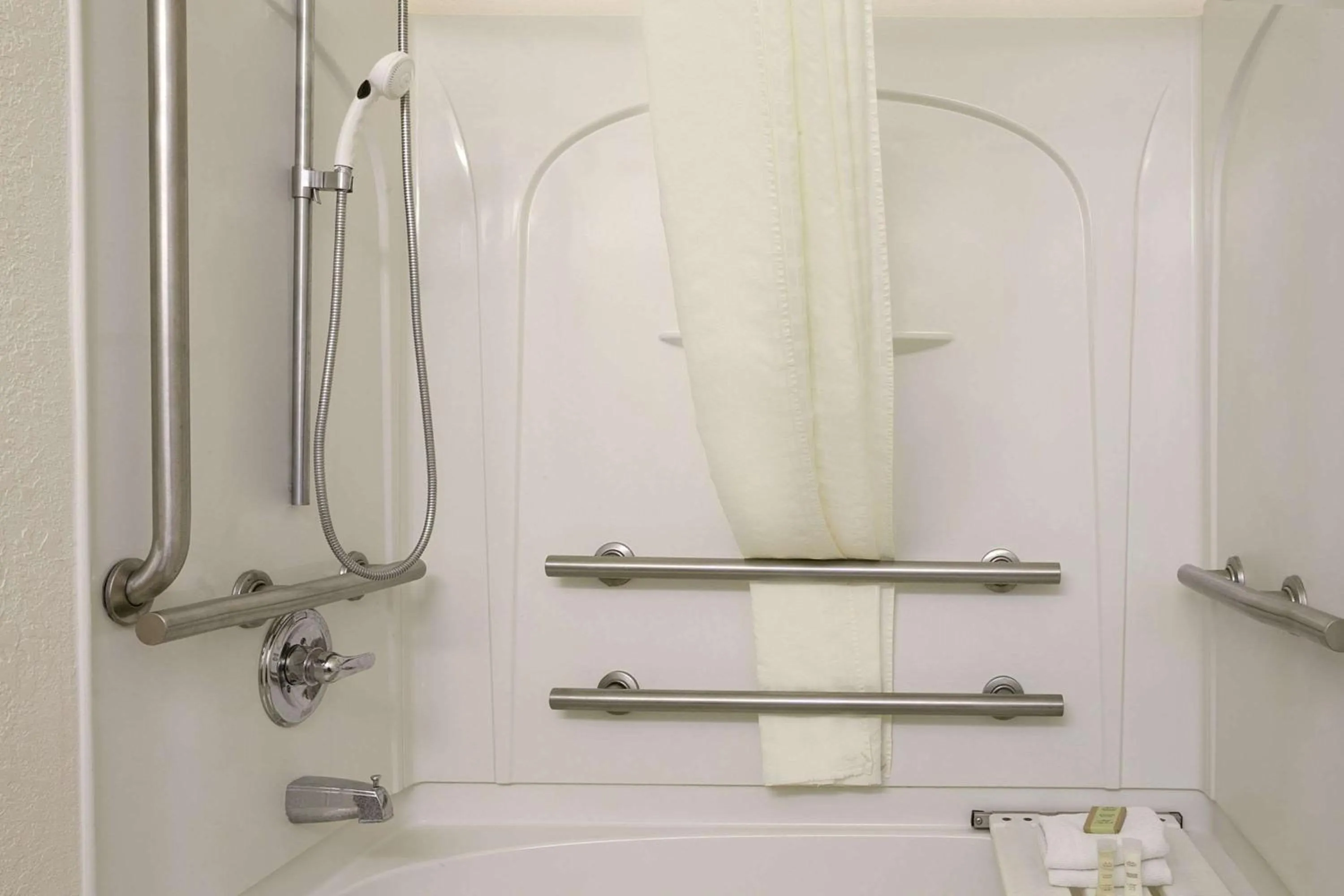 Bathroom in Super 8 by Wyndham Corydon