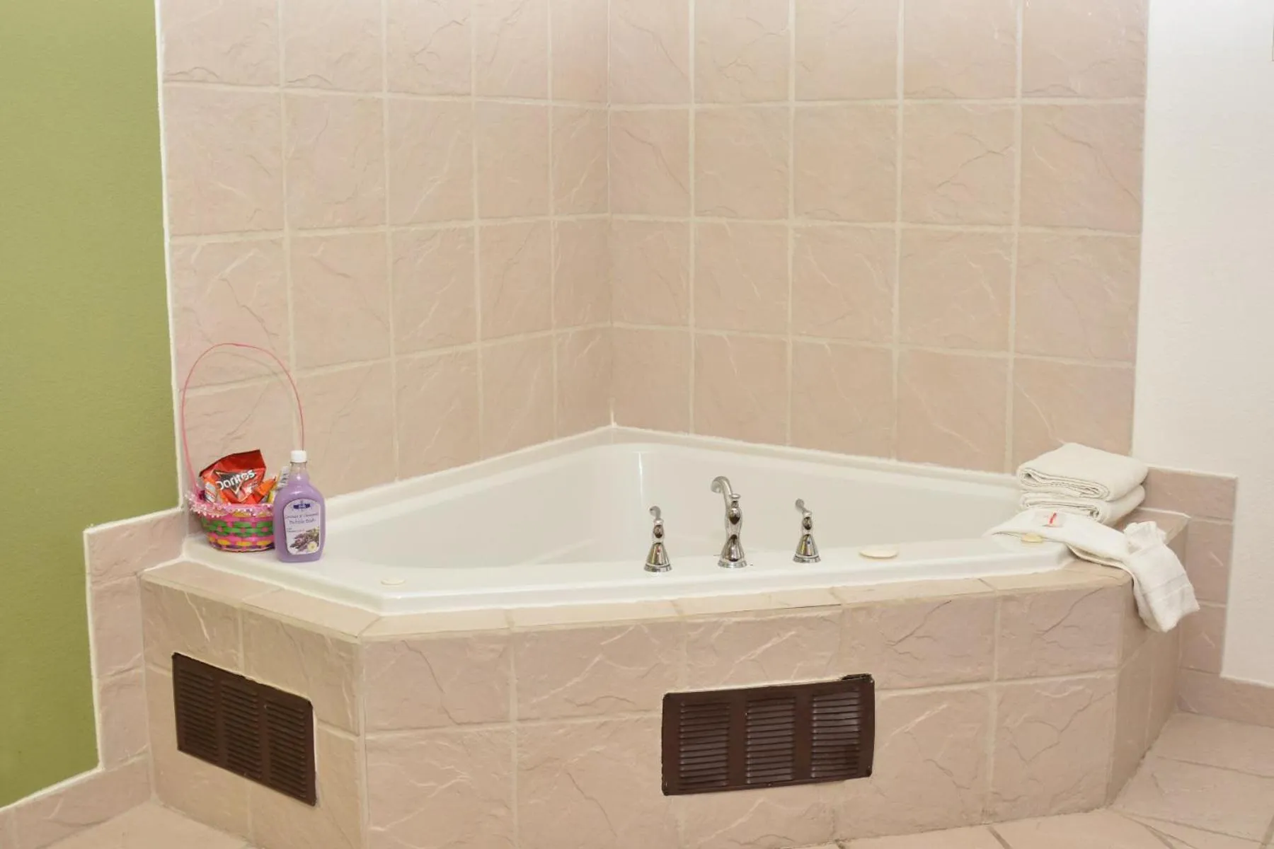 Bathroom in Super 8 by Wyndham Corydon