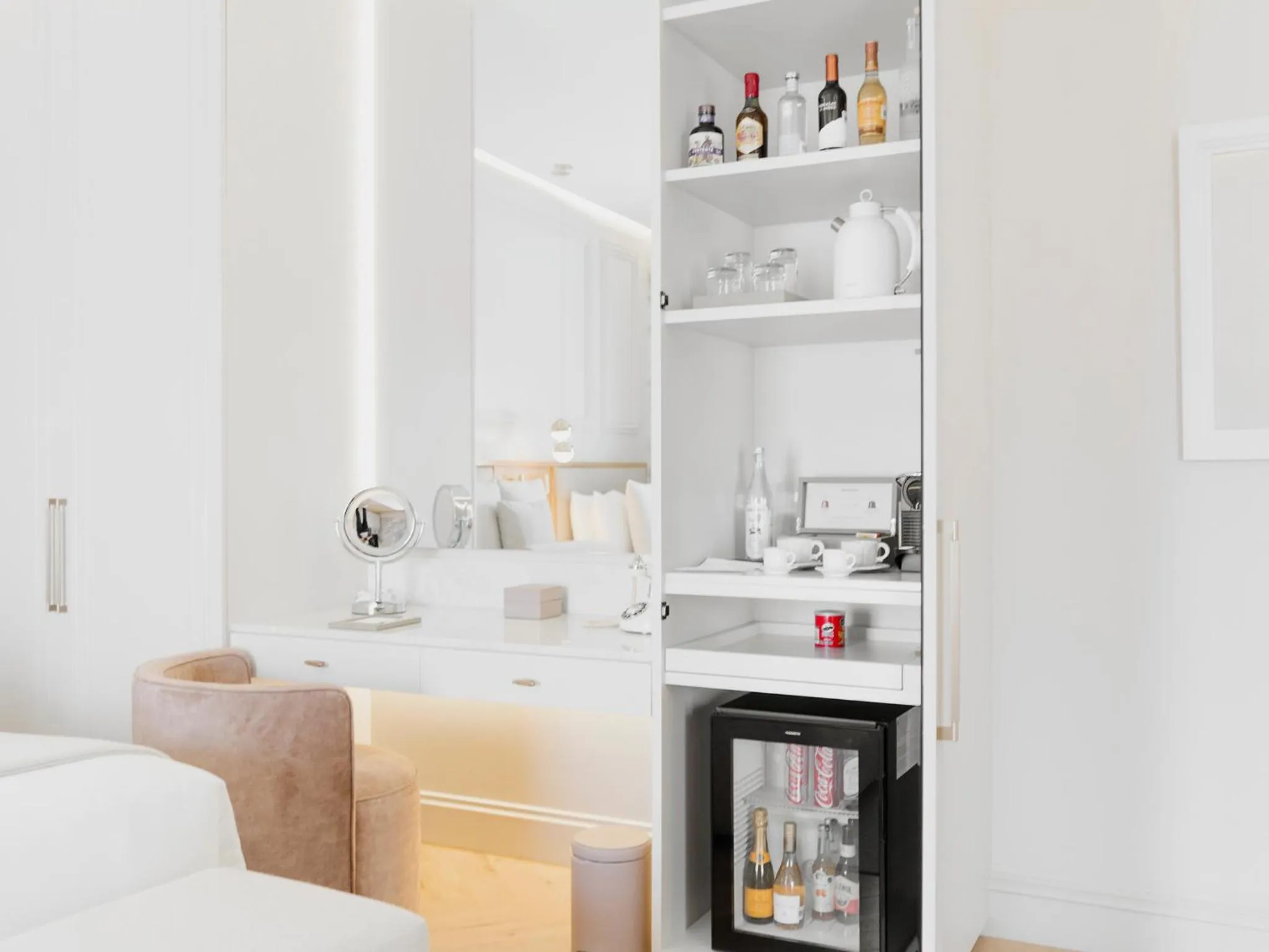 minibar, Bed in Hotel Maria Camille