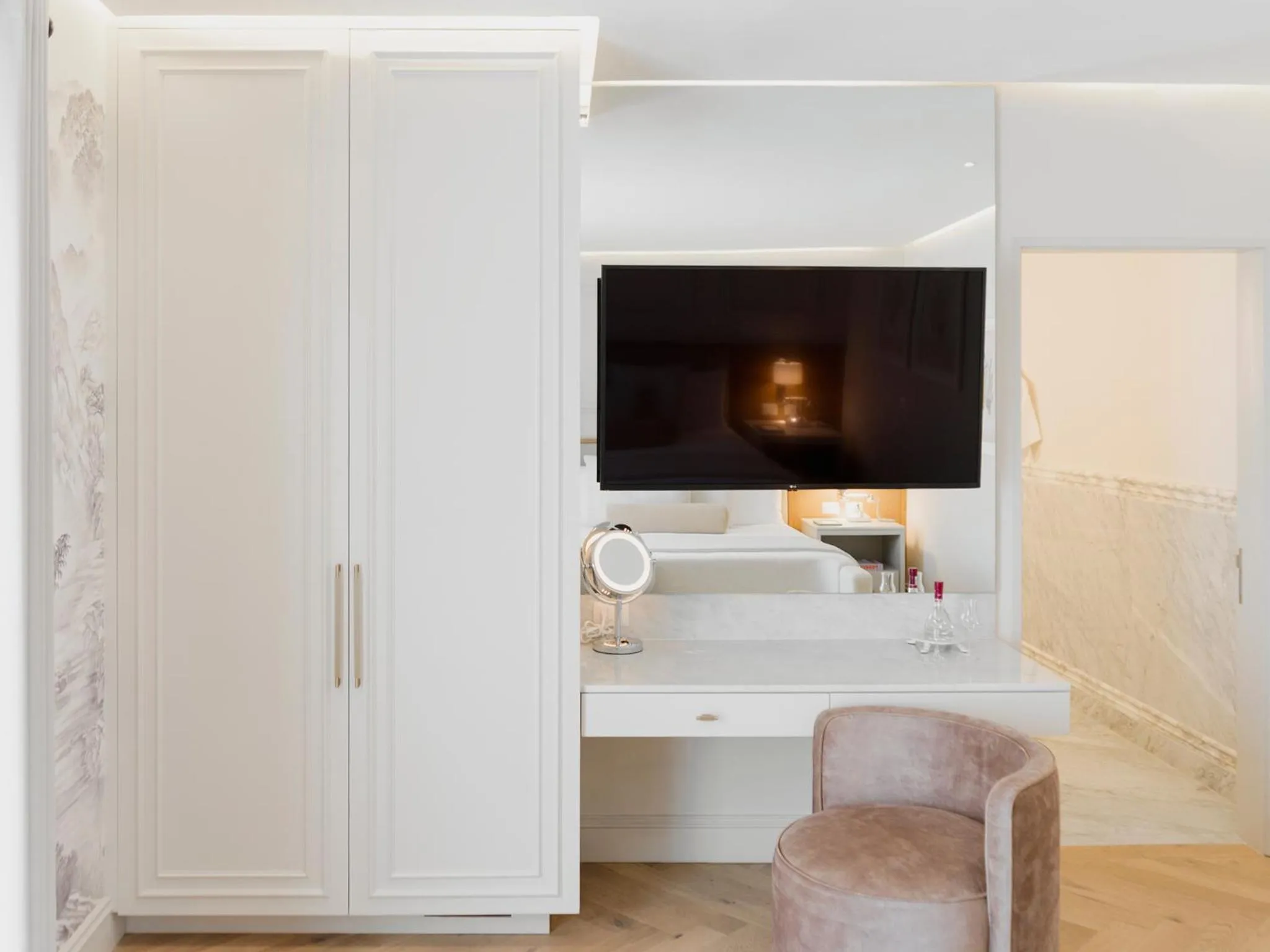 TV and multimedia in Hotel Maria Camille