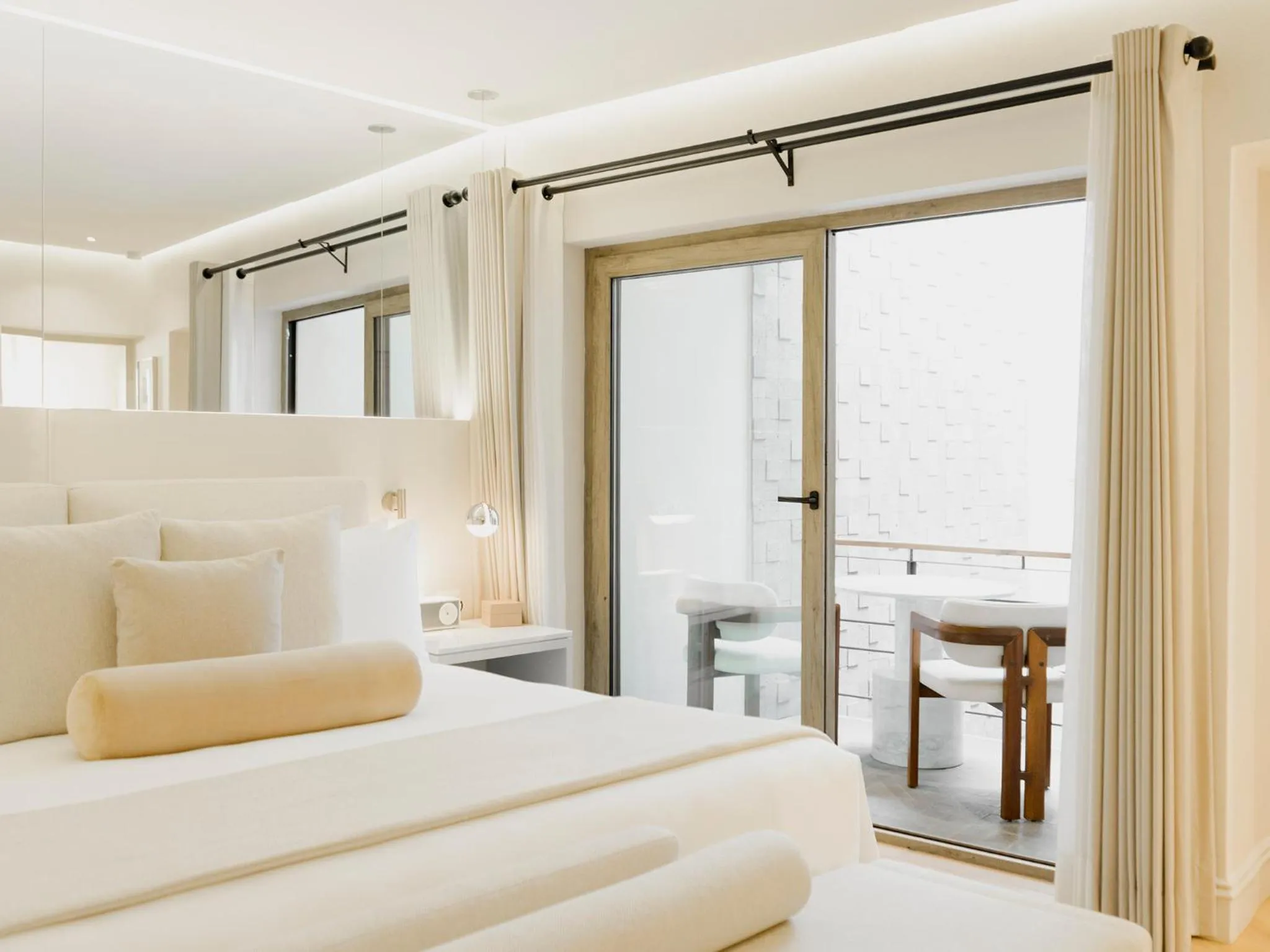 Balcony/Terrace, Bed in Hotel Maria Camille