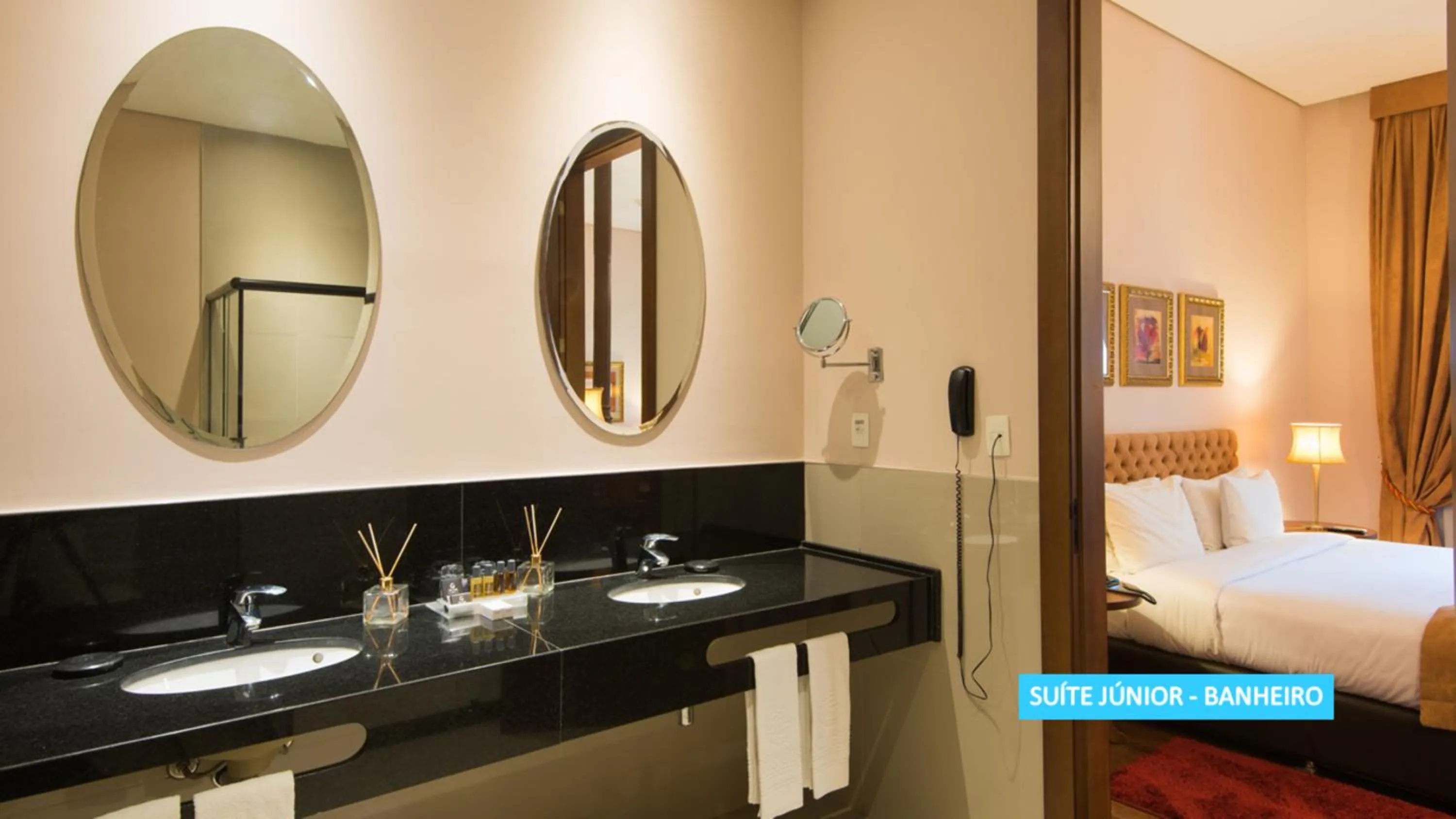 Shower, Bed in Vila Galé Rio de Janeiro