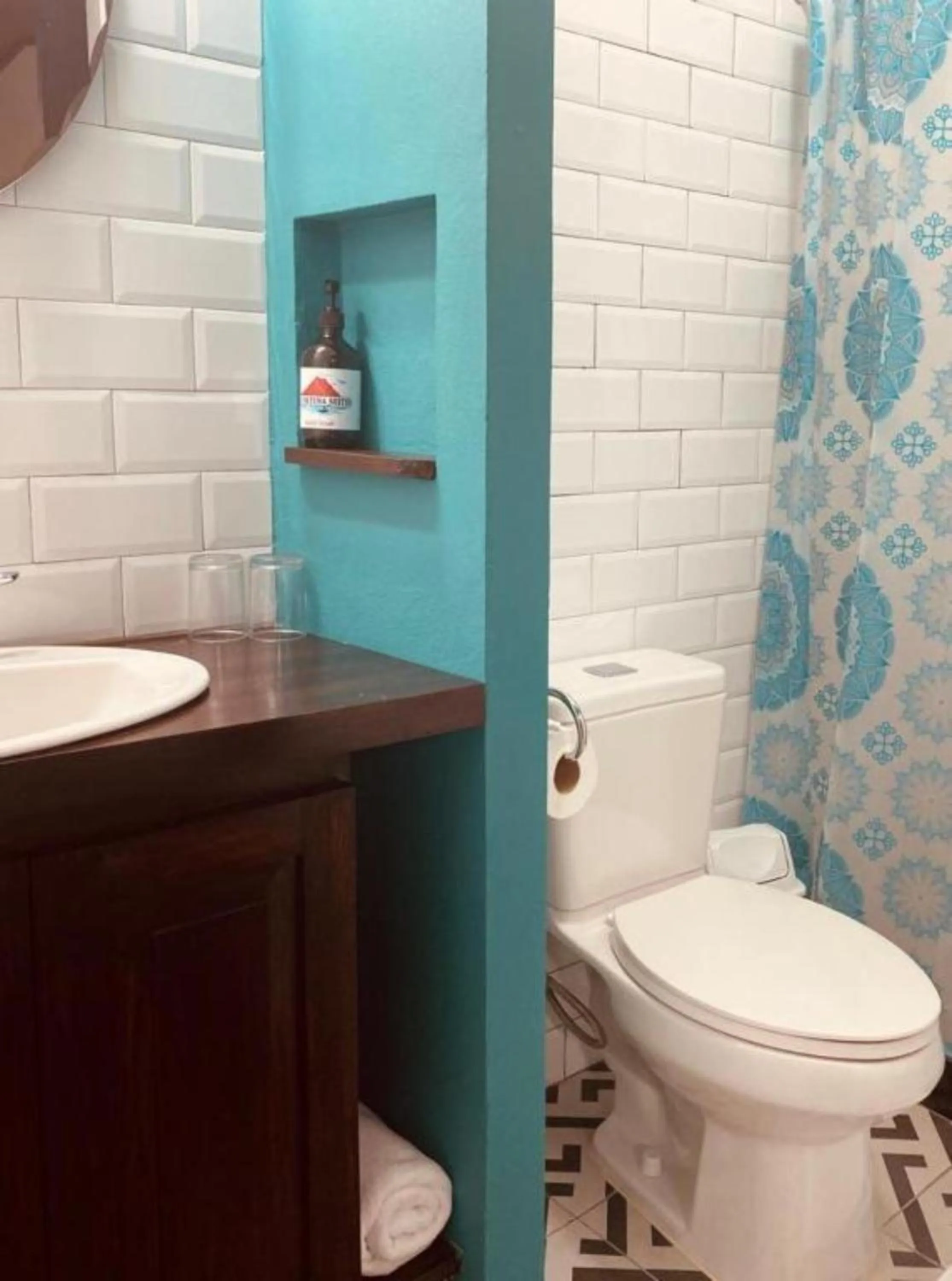 Toilet in La Fortuna Lodge by Treebu Hotels