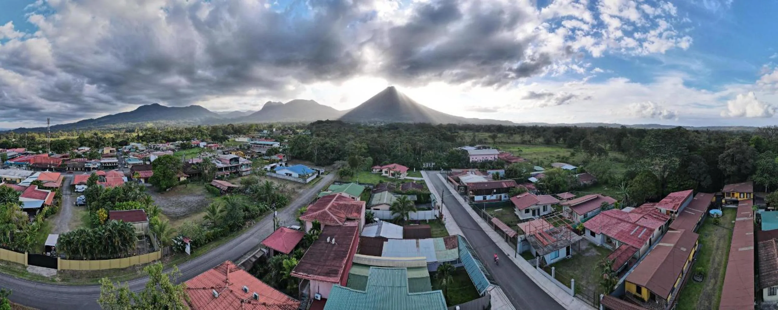Natural landscape in La Fortuna Lodge by Treebu Hotels