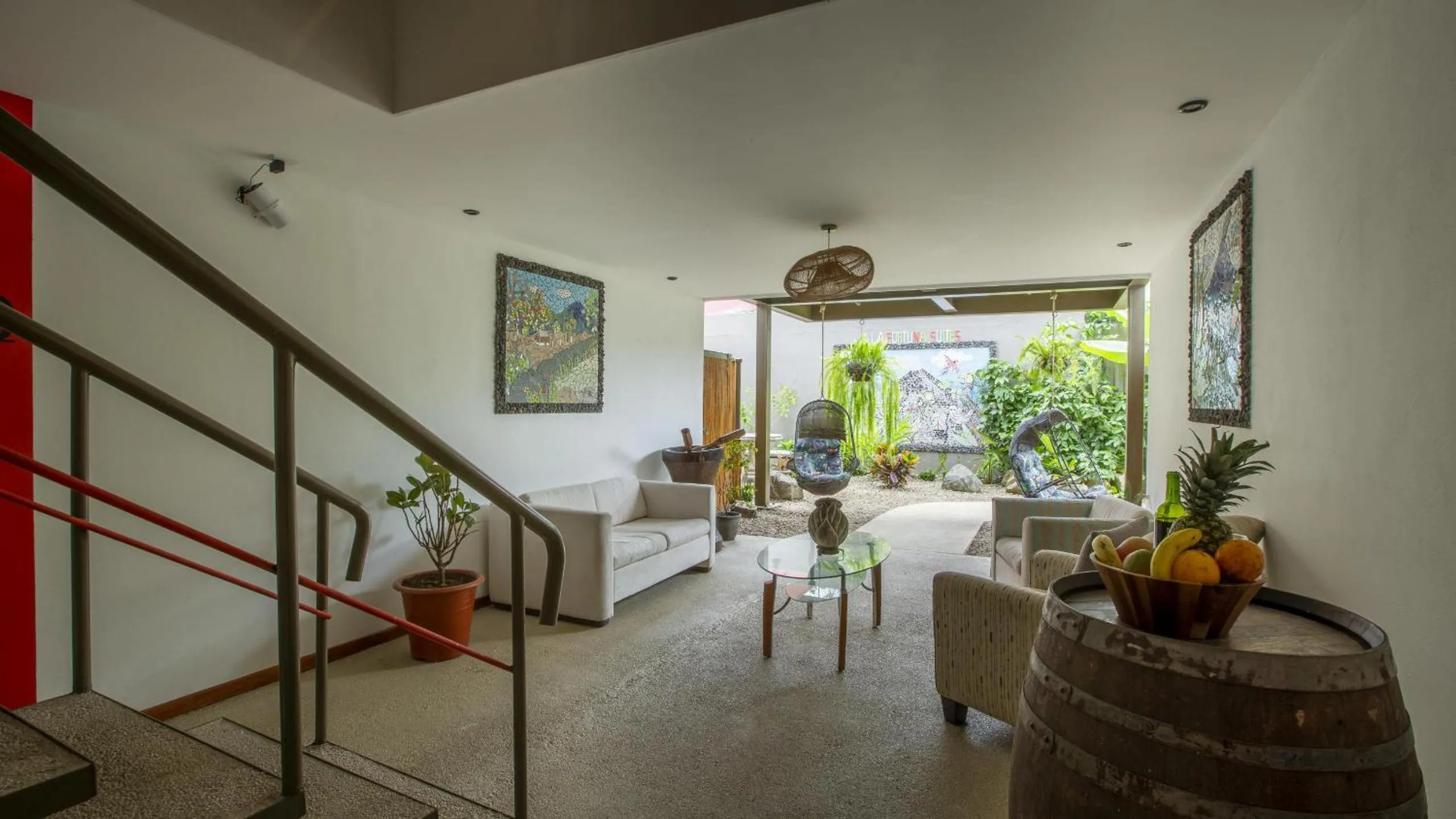 Living room in La Fortuna Lodge by Treebu Hotels