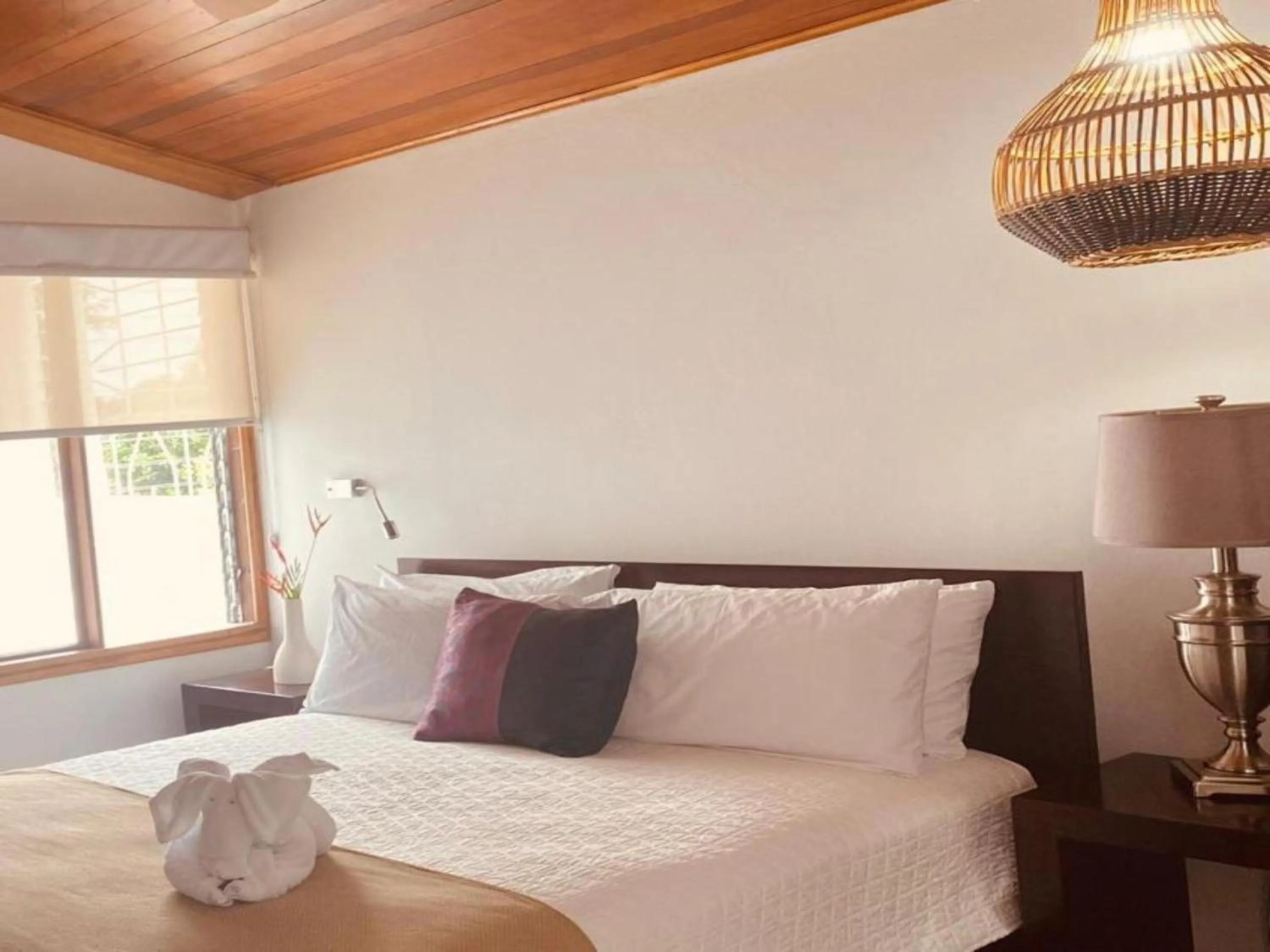 Bed in La Fortuna Lodge by Treebu Hotels