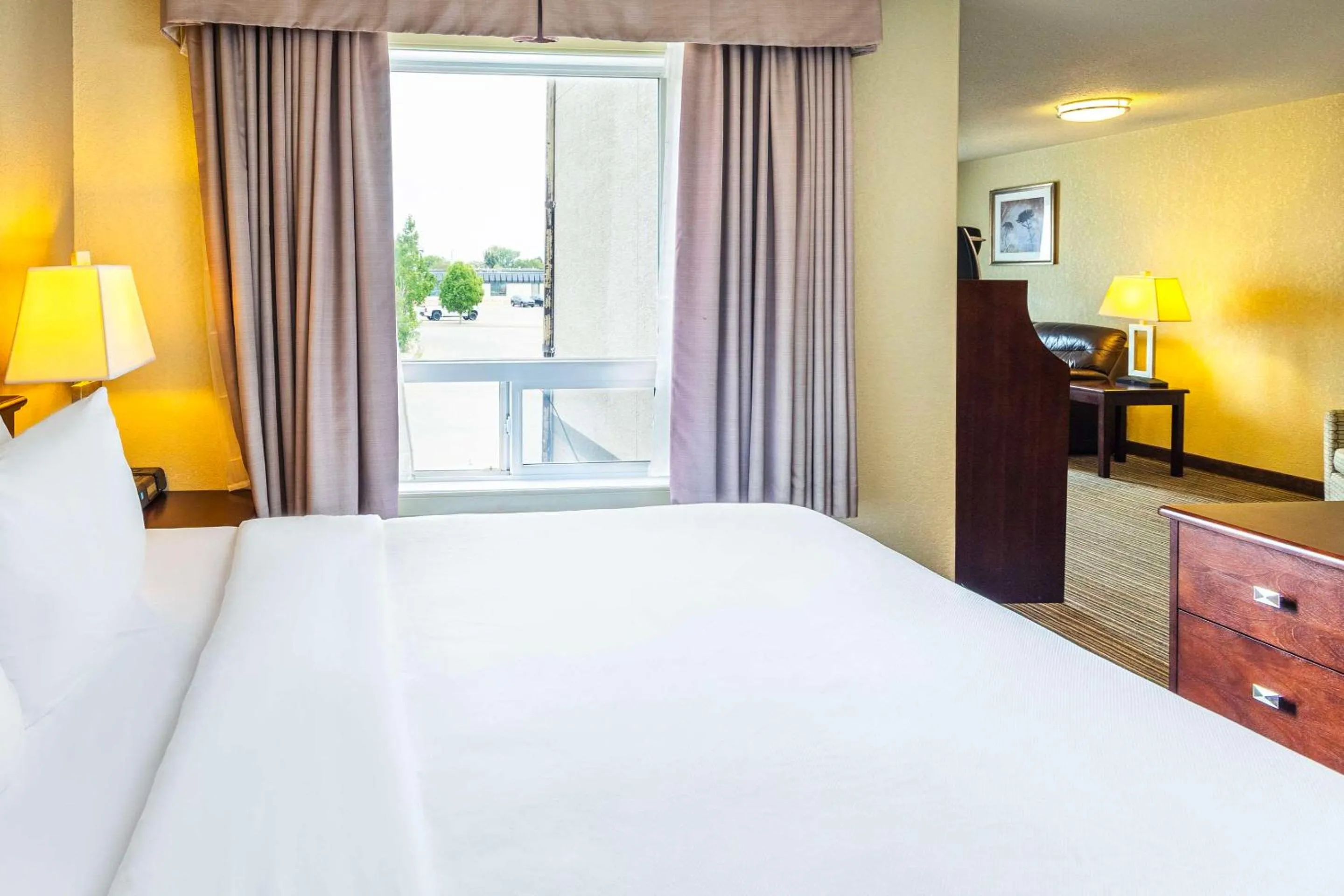 Bedroom, Bed in Quality Inn & Suites Yorkton