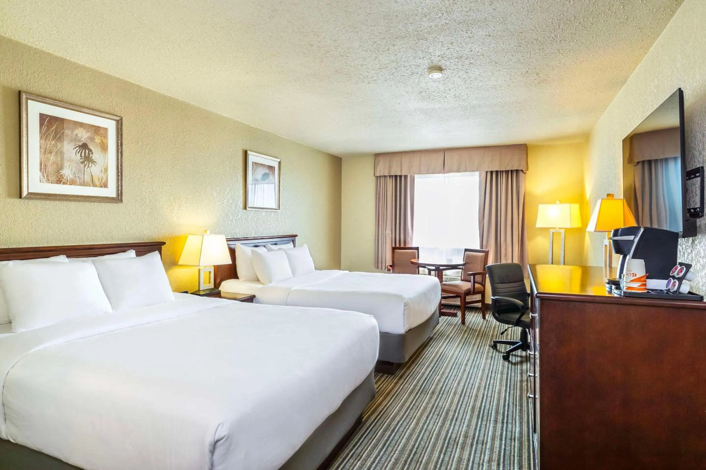 Bedroom, Bed in Quality Inn & Suites Yorkton