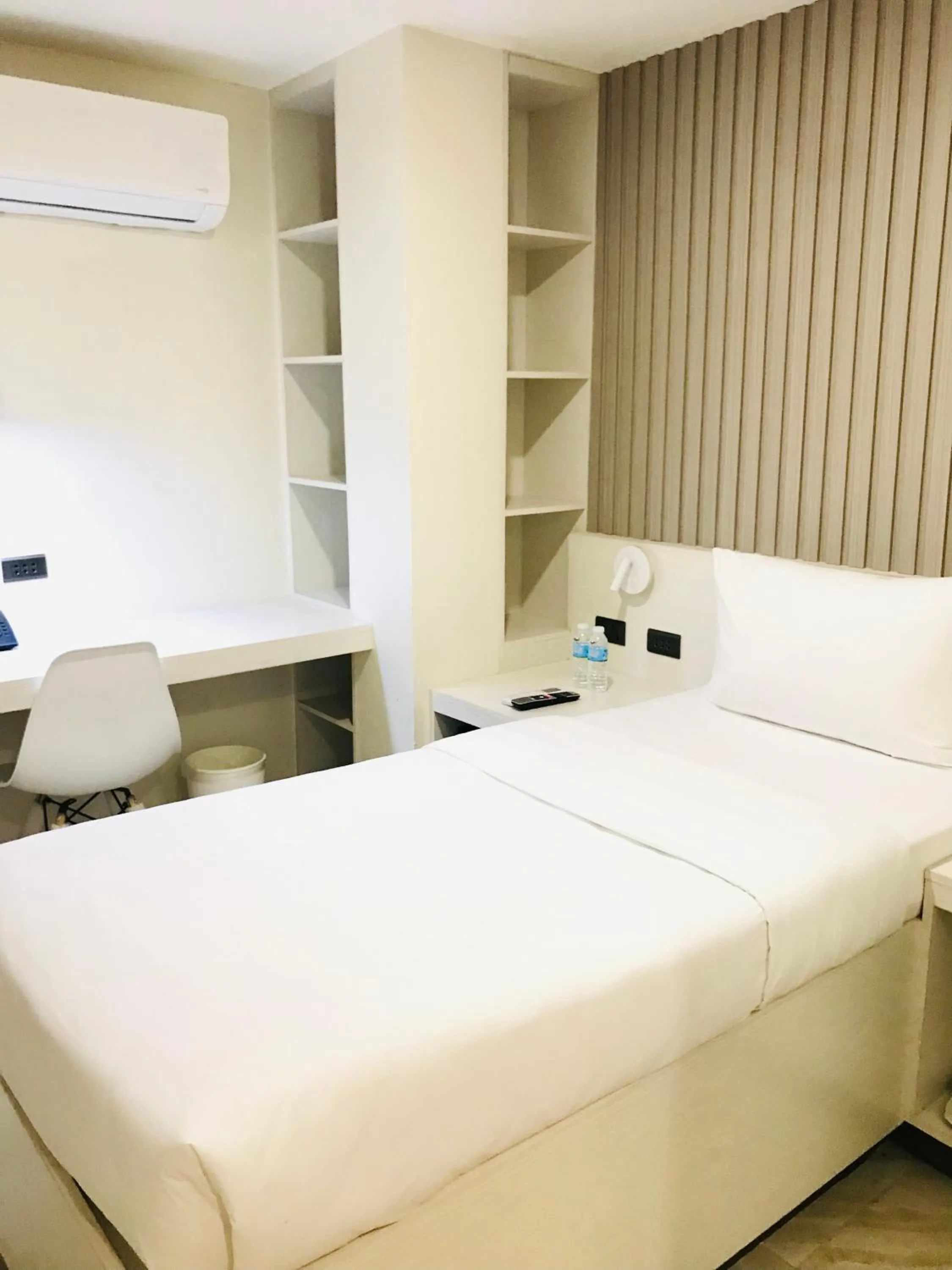 Bed in Oyster Plaza Hotel