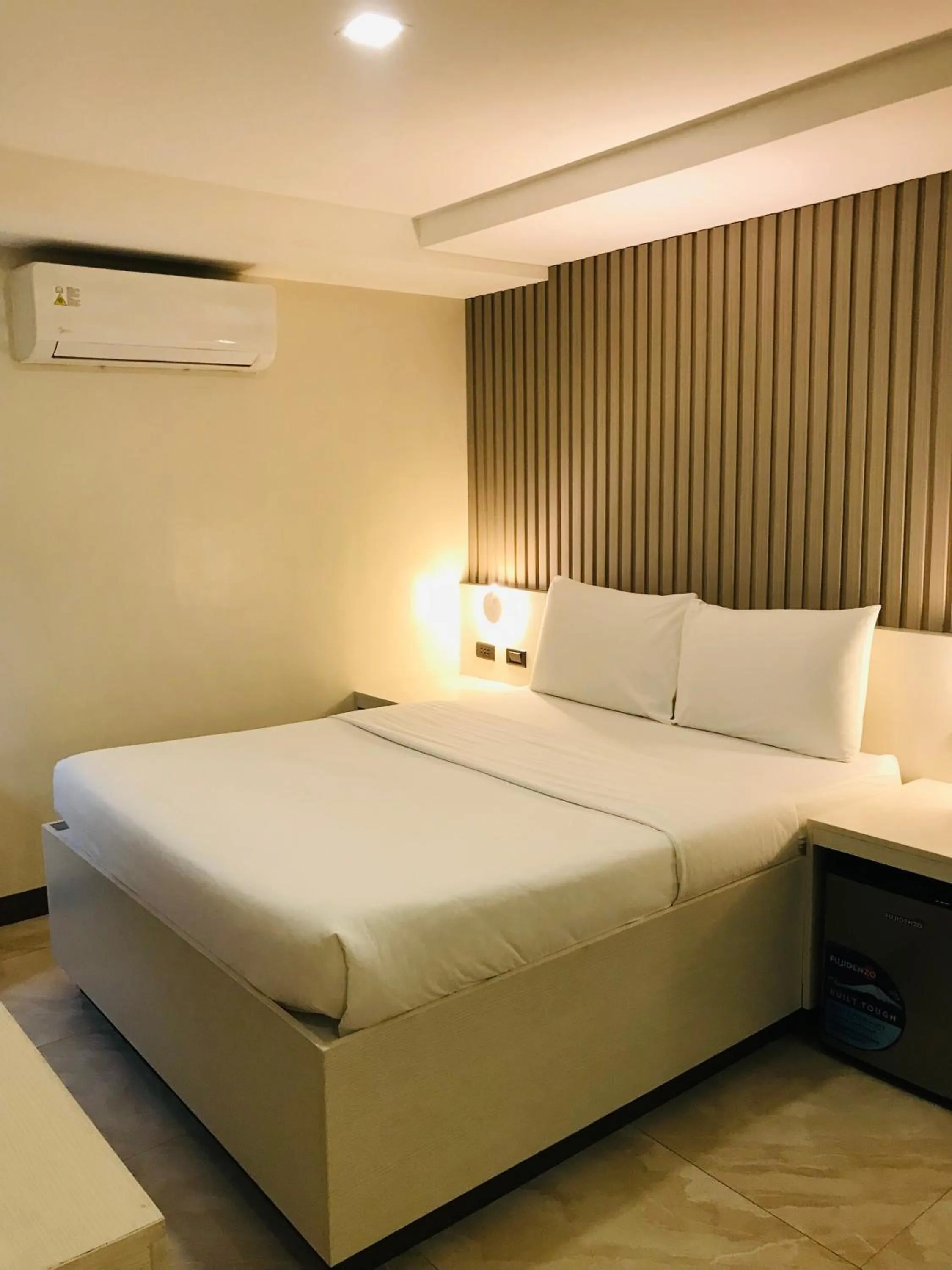 Bed in Oyster Plaza Hotel