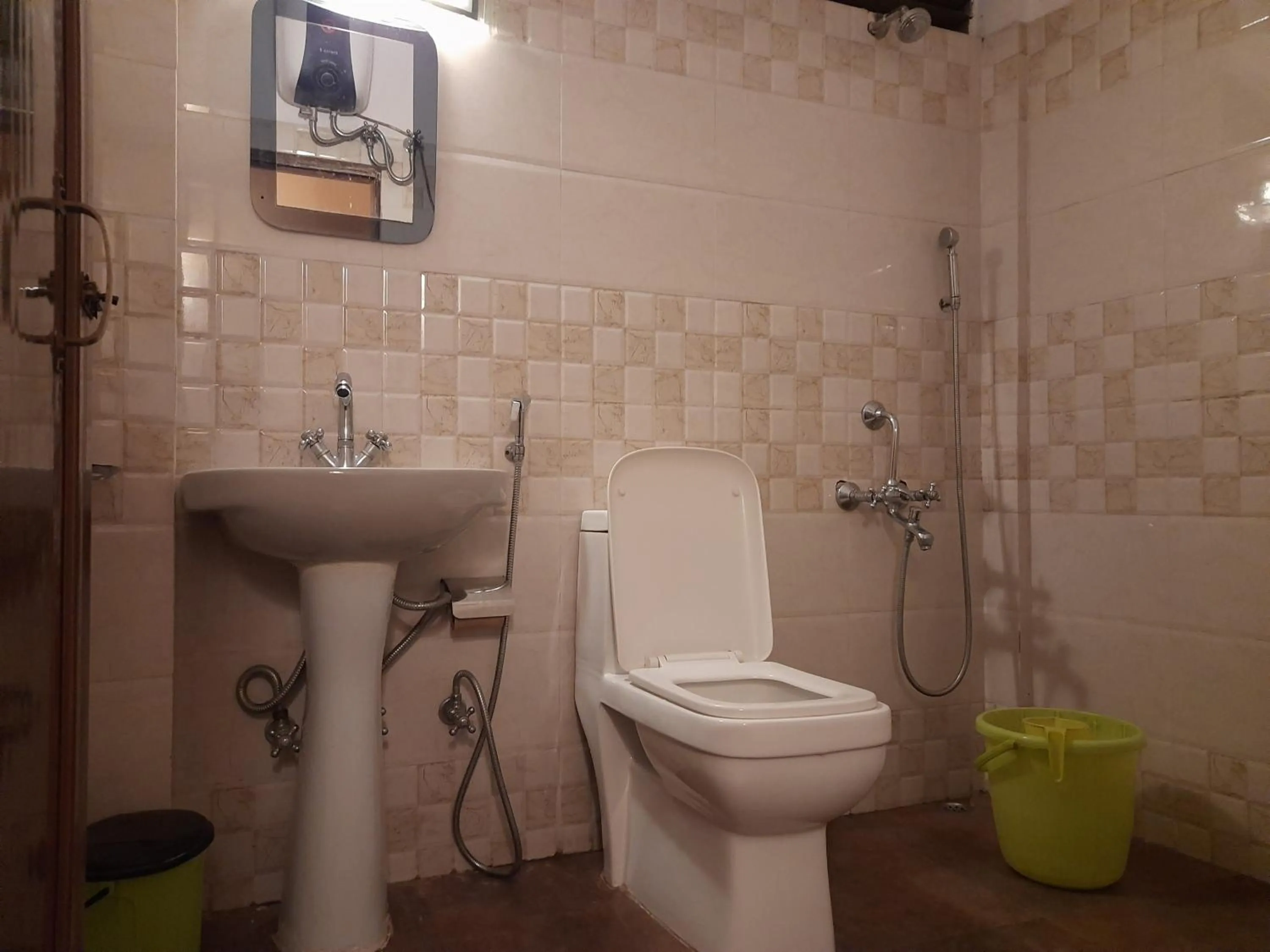 Toilet in Hotel Golden Orchid