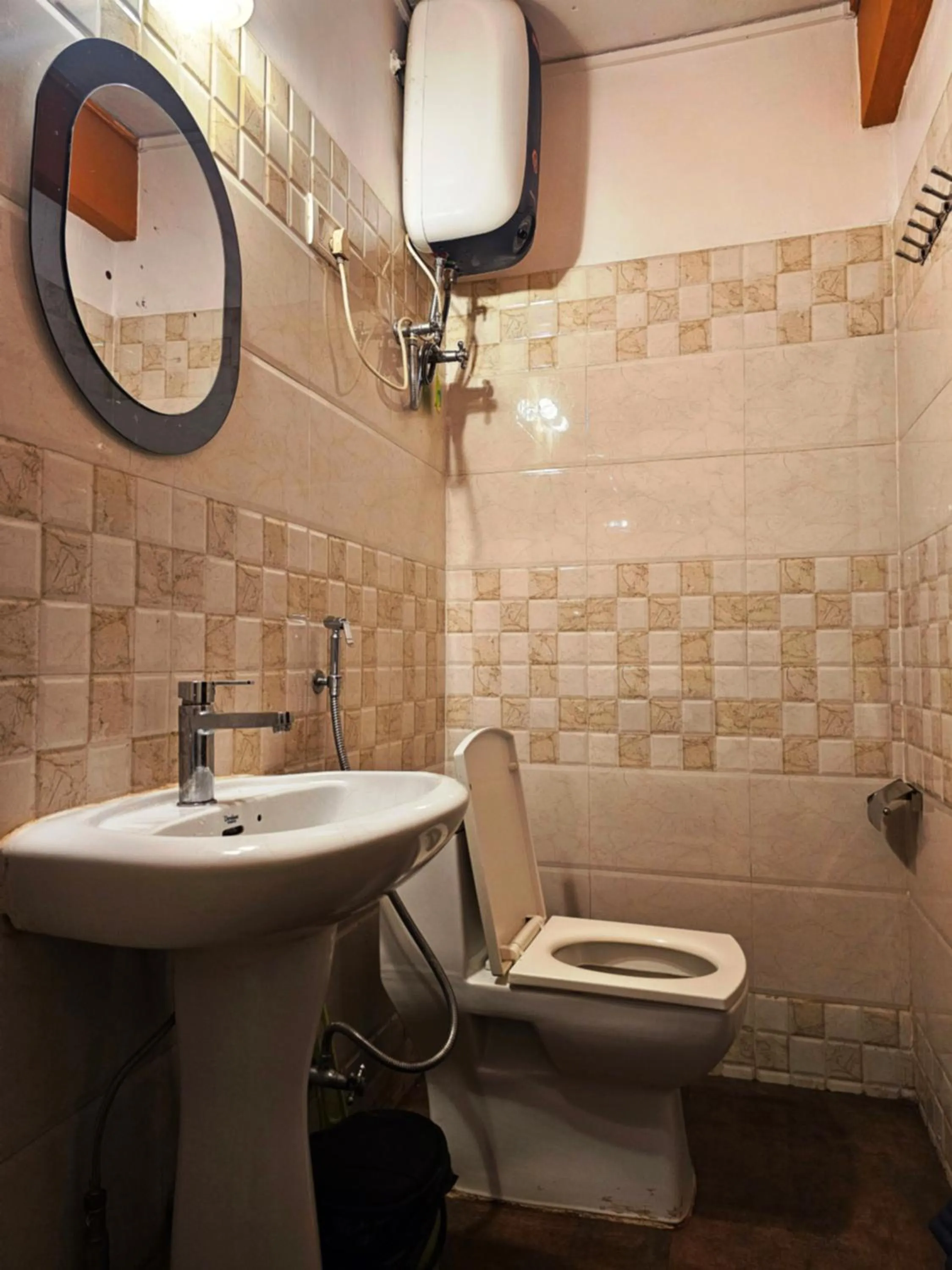 Toilet in Hotel Golden Orchid