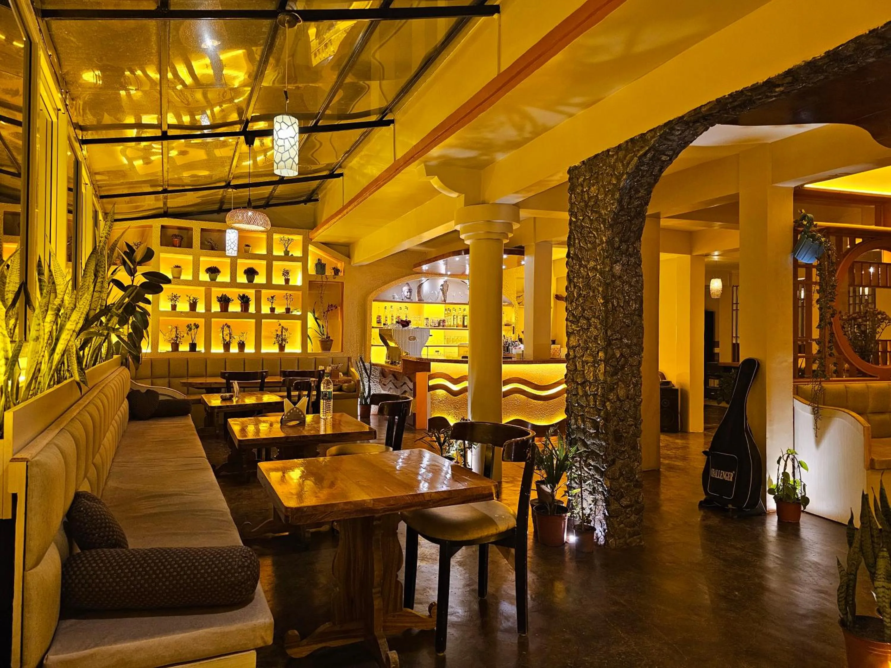 Restaurant/places to eat in Hotel Golden Orchid