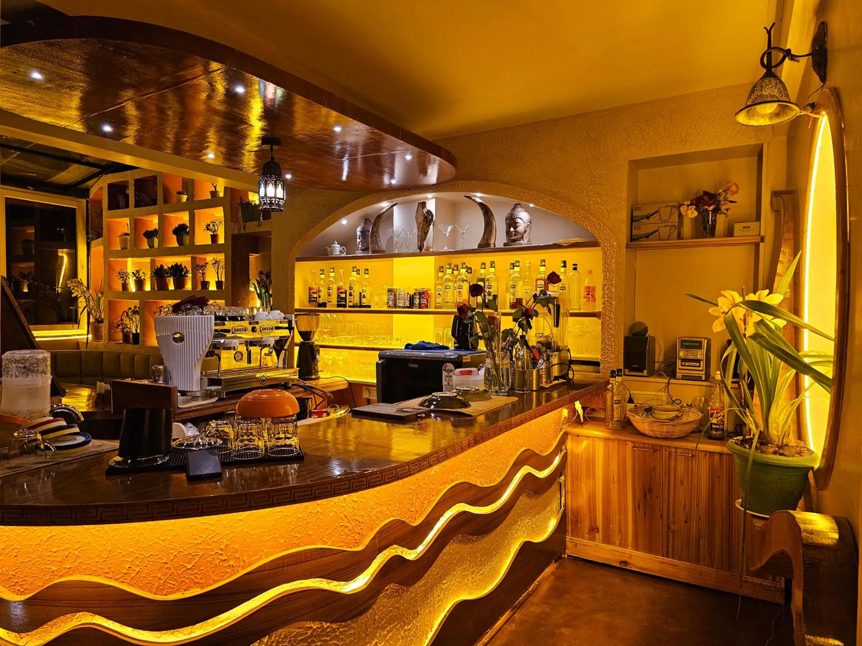 Restaurant/places to eat in Hotel Golden Orchid