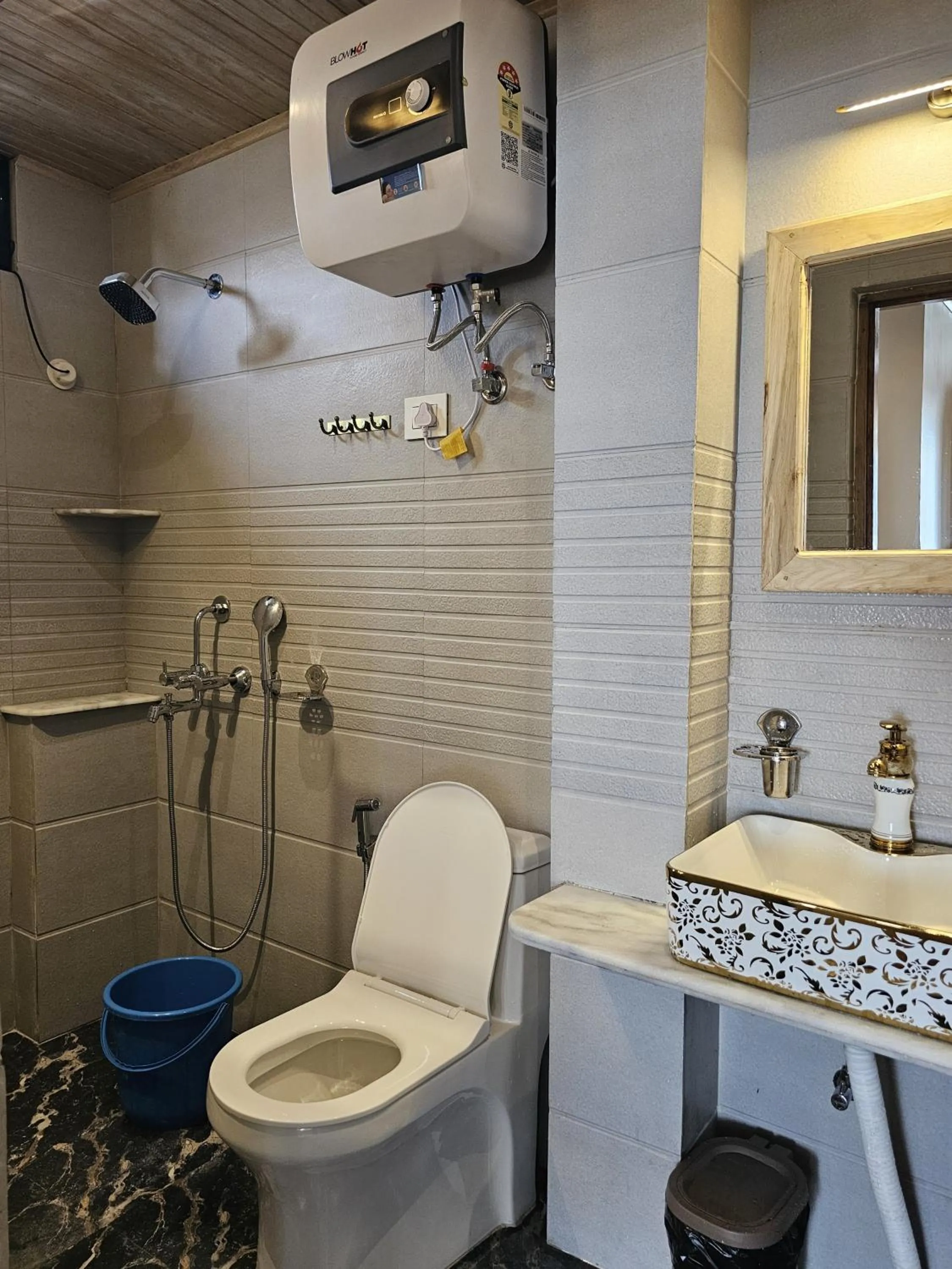 Toilet in Hotel Golden Orchid