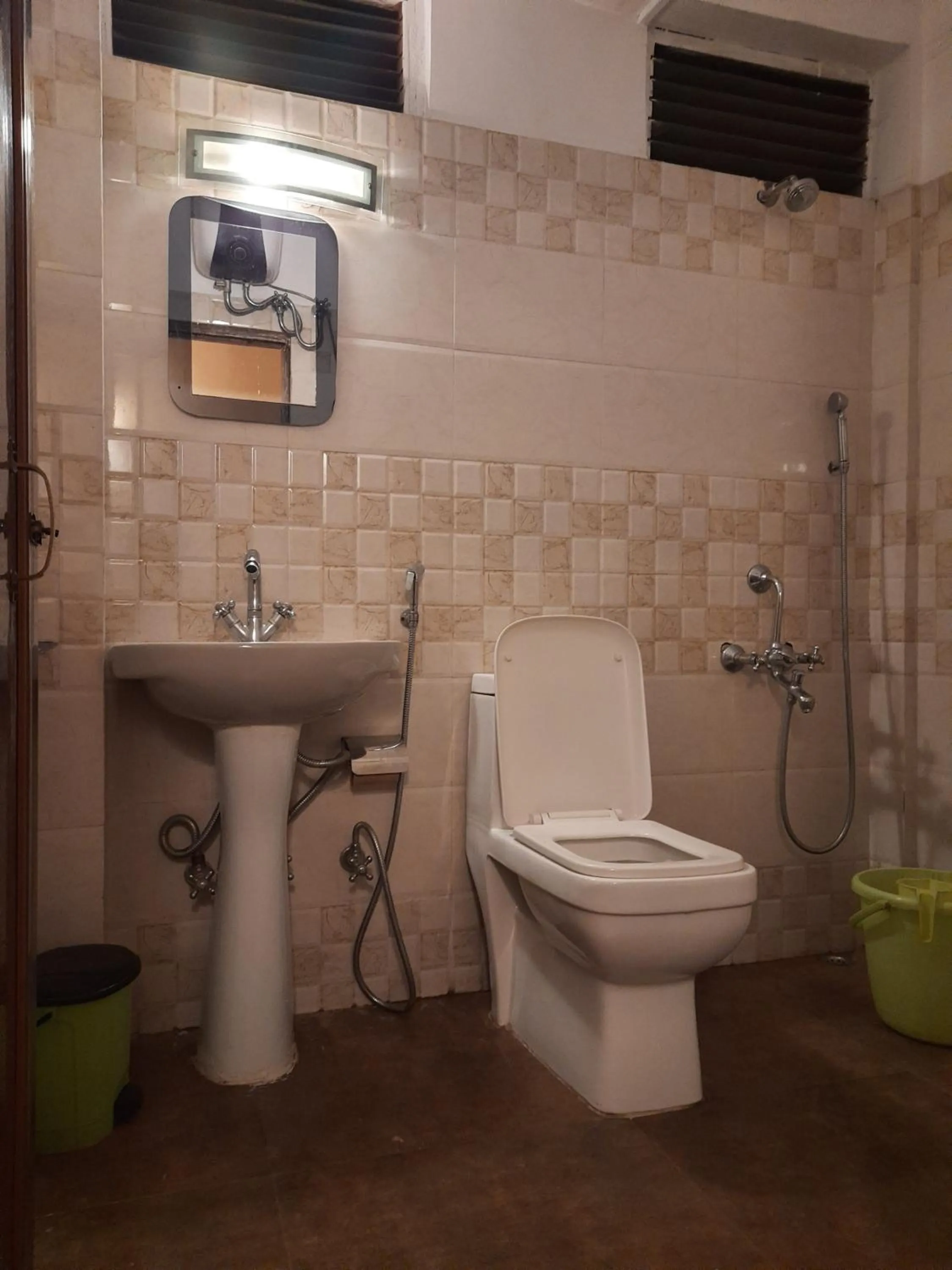 Toilet in Hotel Golden Orchid