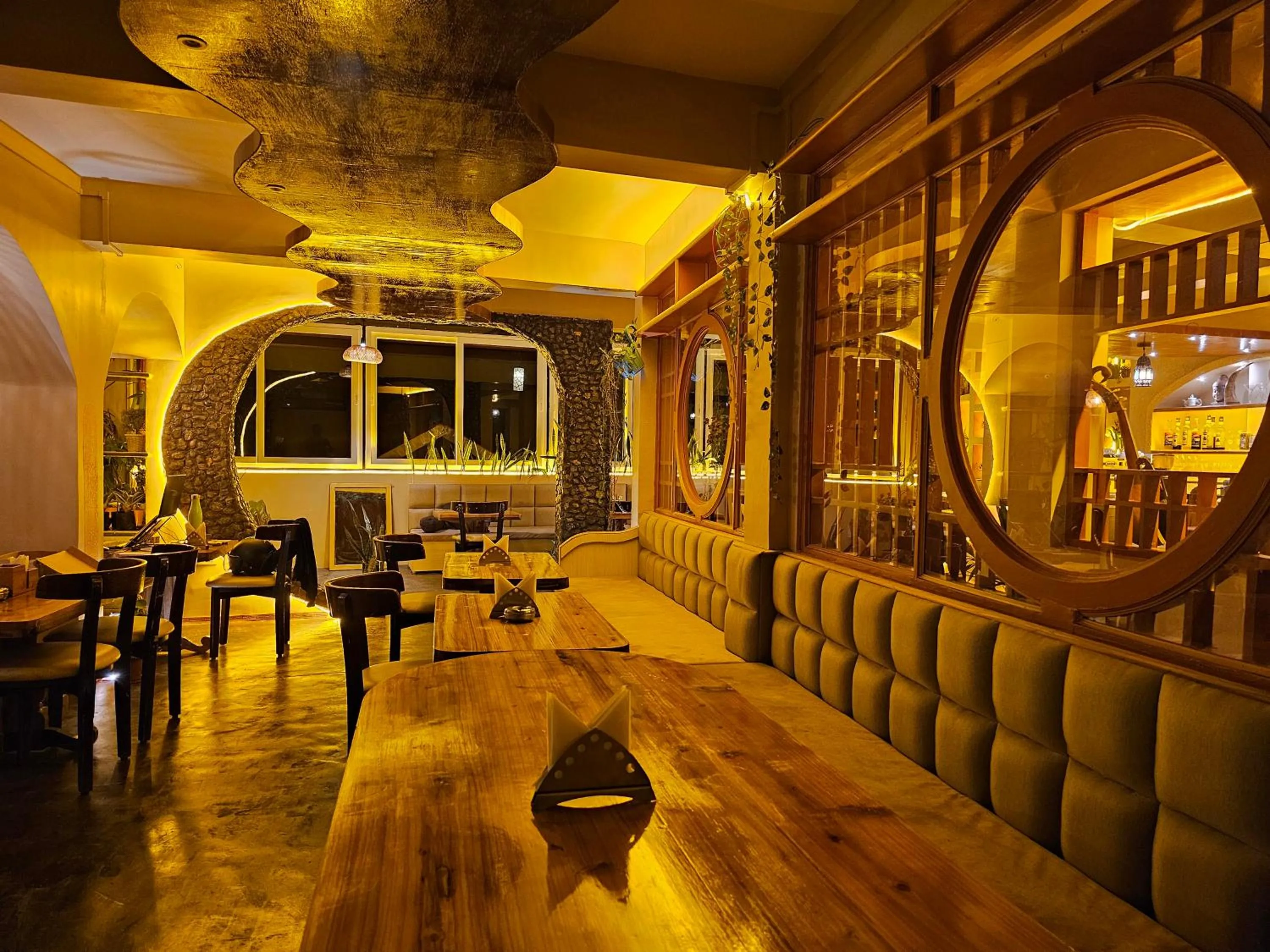 Restaurant/places to eat in Hotel Golden Orchid