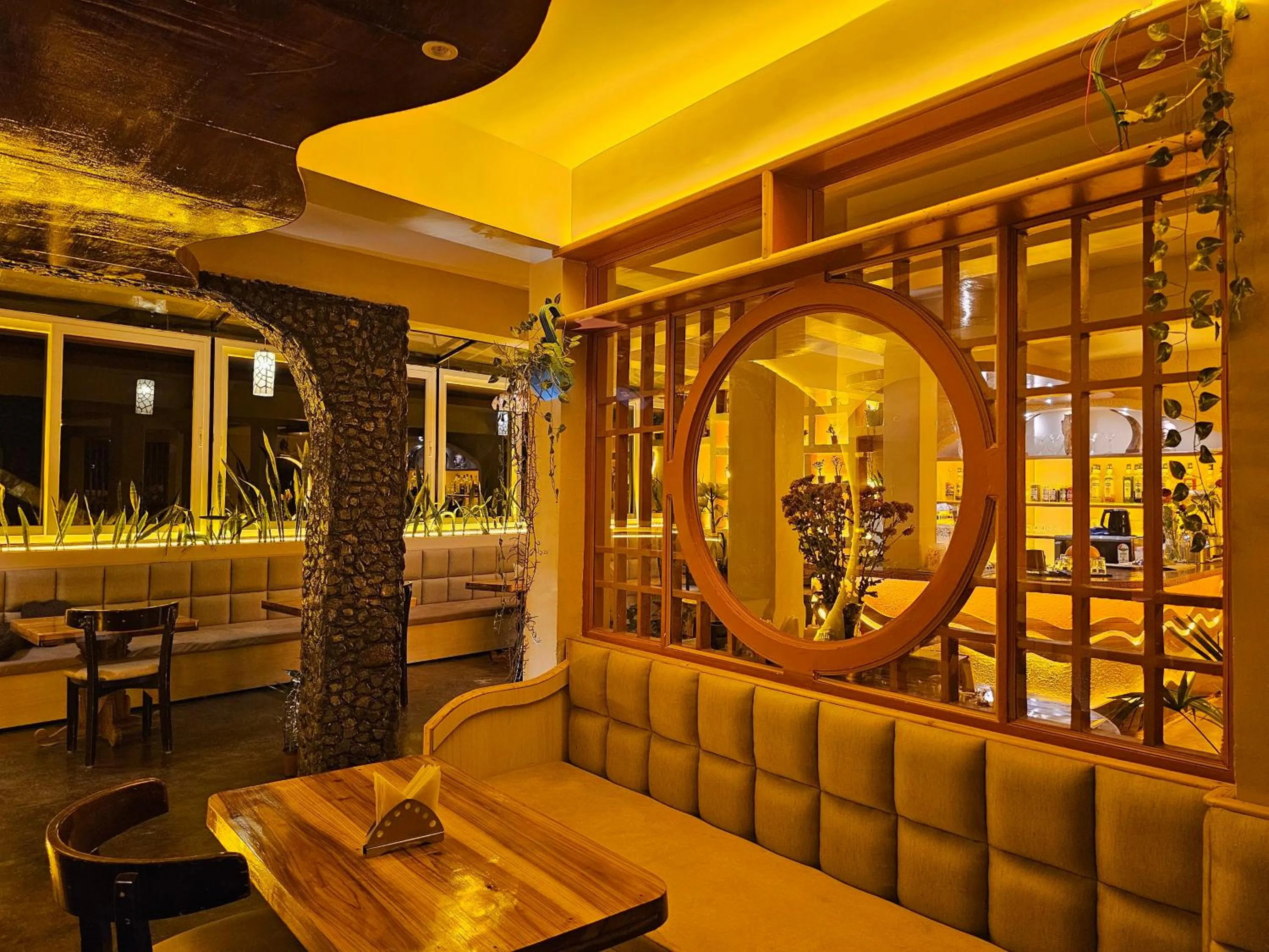 Restaurant/places to eat in Hotel Golden Orchid