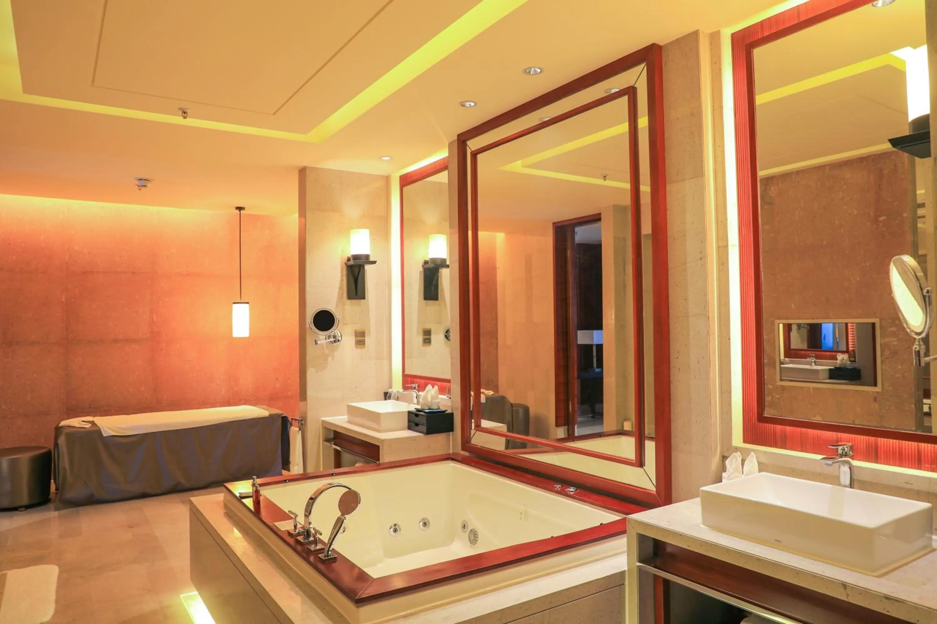 Bathroom in Haikou Marriott Hotel