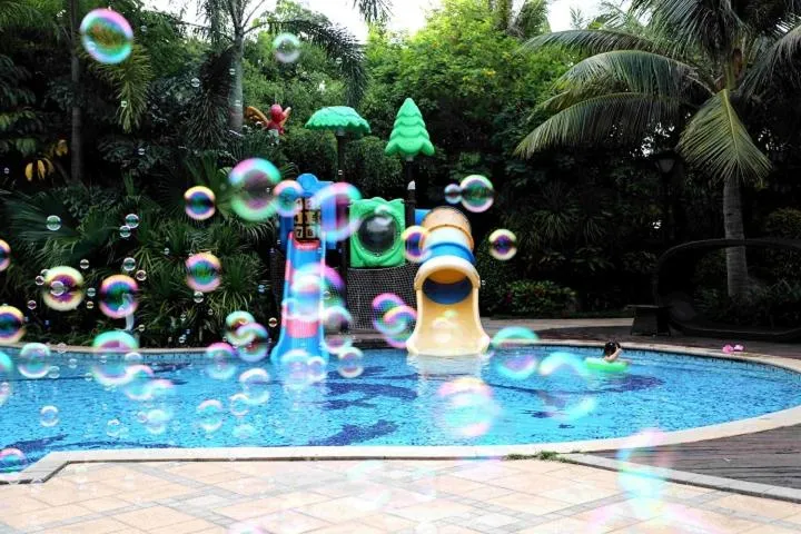 Swimming pool in Haikou Marriott Hotel