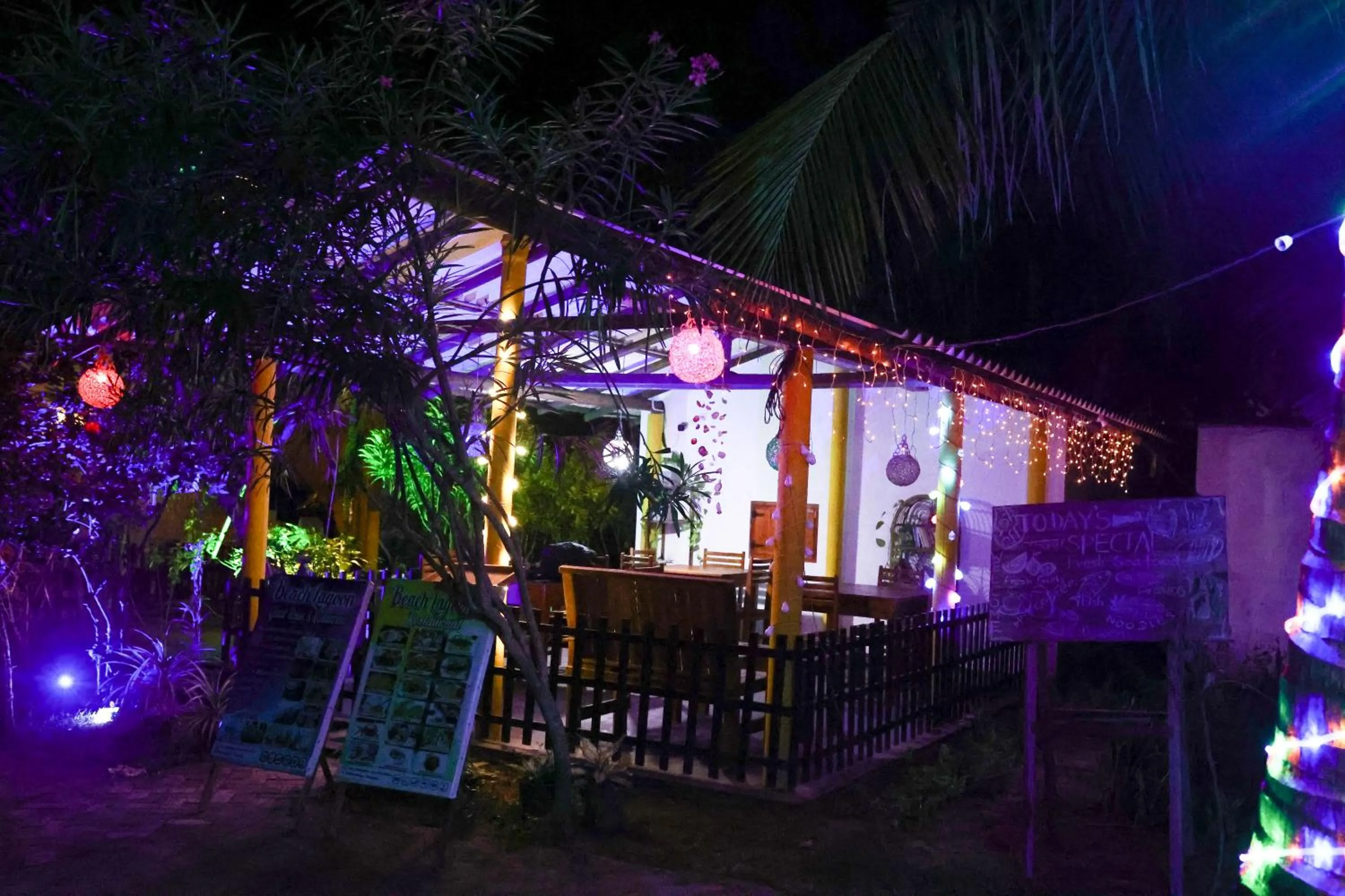 Restaurant/places to eat in Beach Lagoon Guesthouse