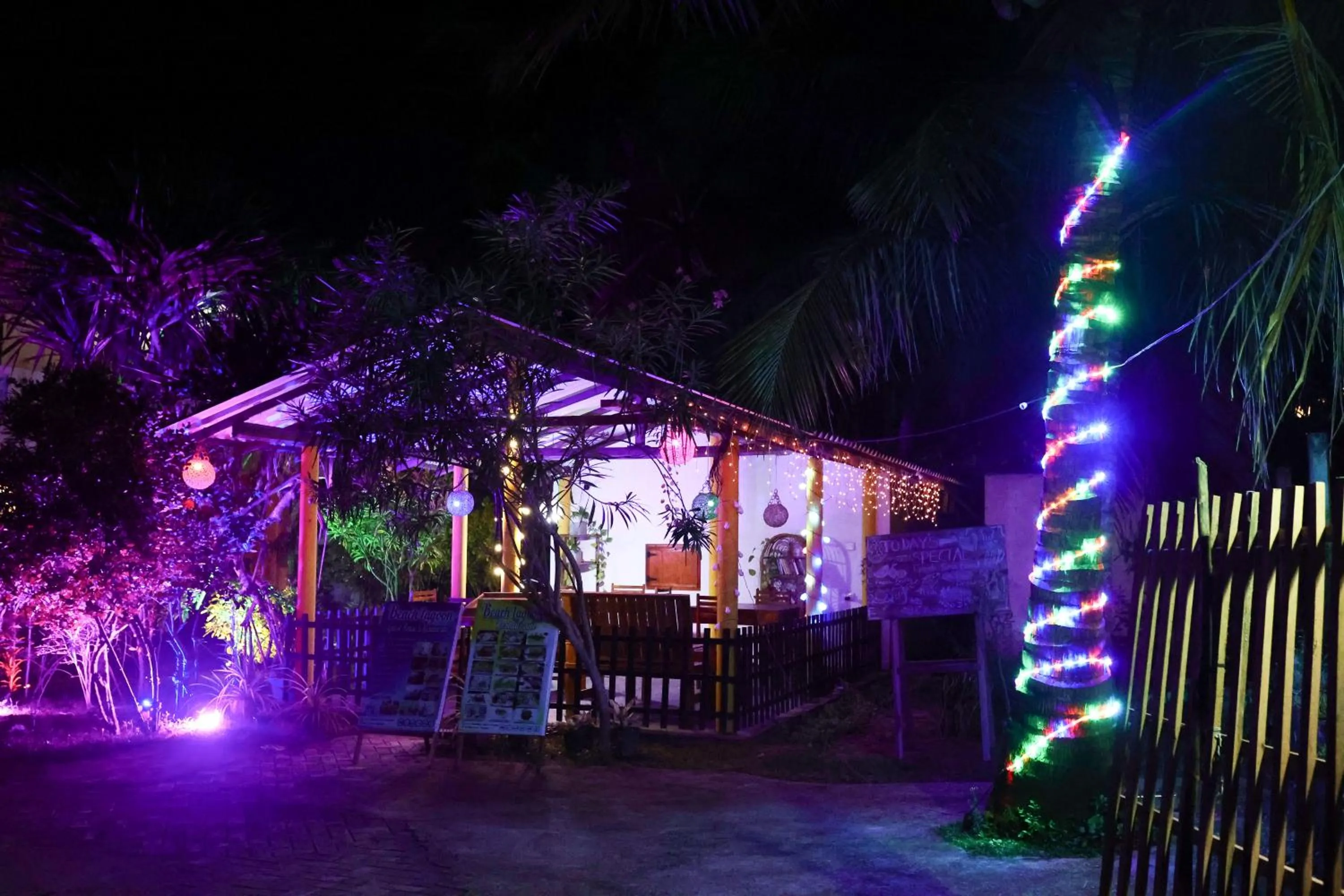 Restaurant/places to eat in Beach Lagoon Guesthouse