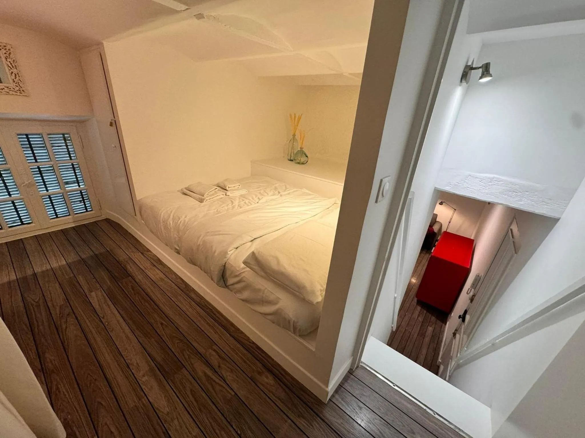 Carre D'or: Very Central Calm Cozy 2BR, with Wi-Fi