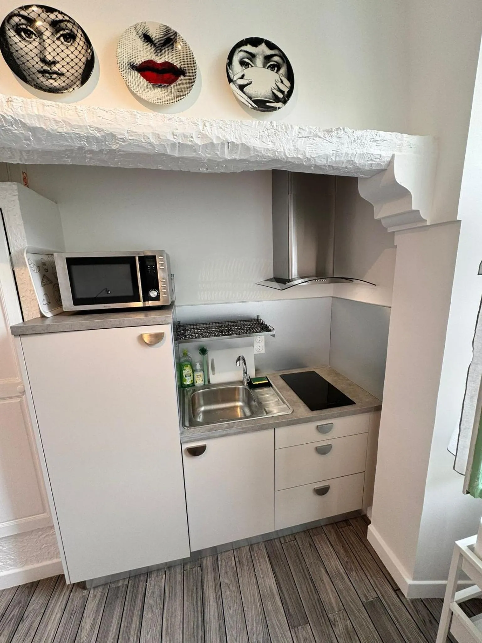 Carre D'or: Very Central Calm Cozy 2BR, with Wi-Fi