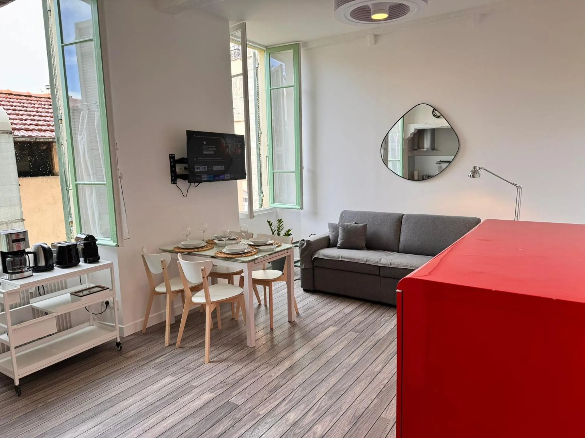 Carre D'or: Very Central Calm Cozy 2BR, with Wi-Fi