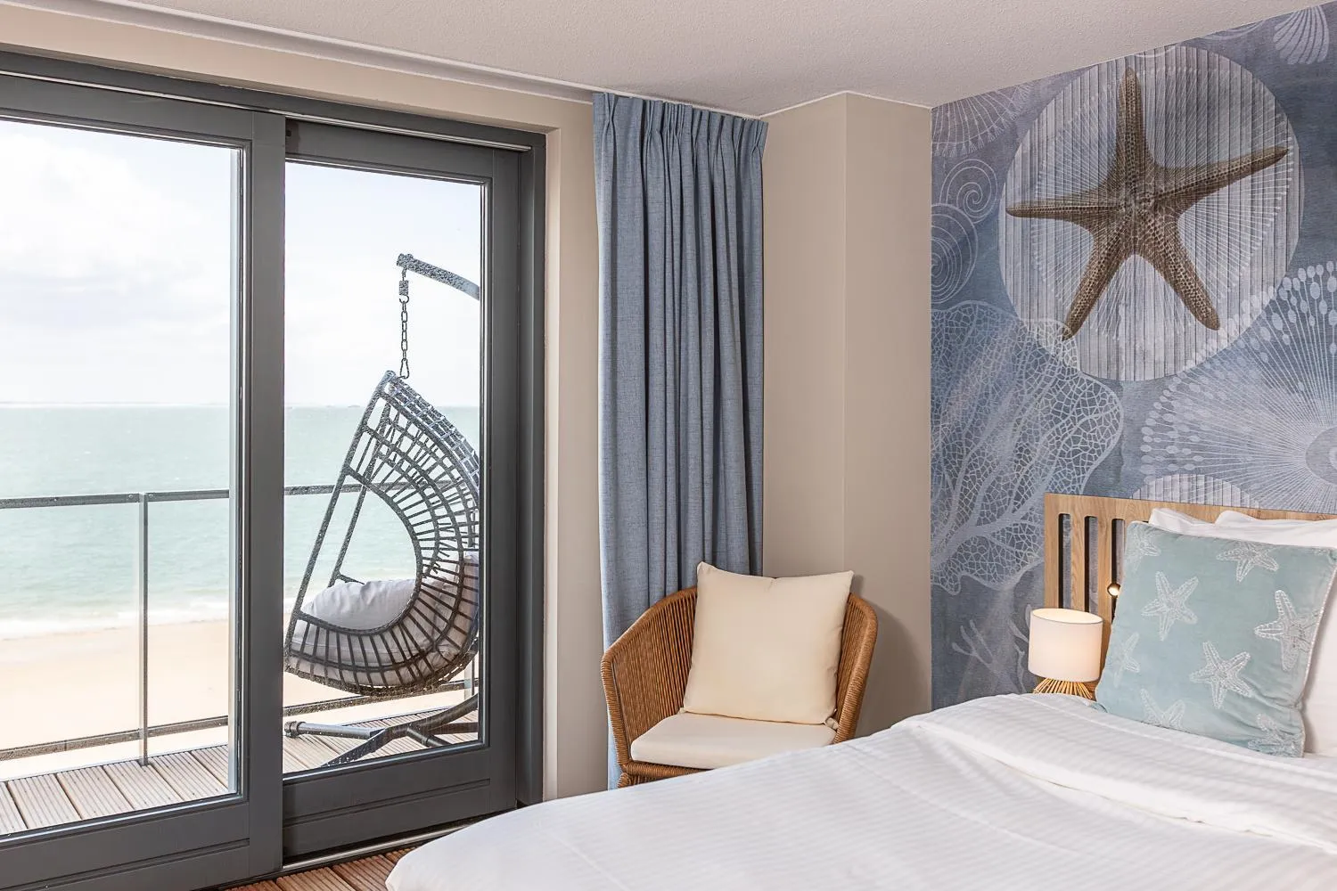 Sea view, Bed in Beachfront Boutiquehotel