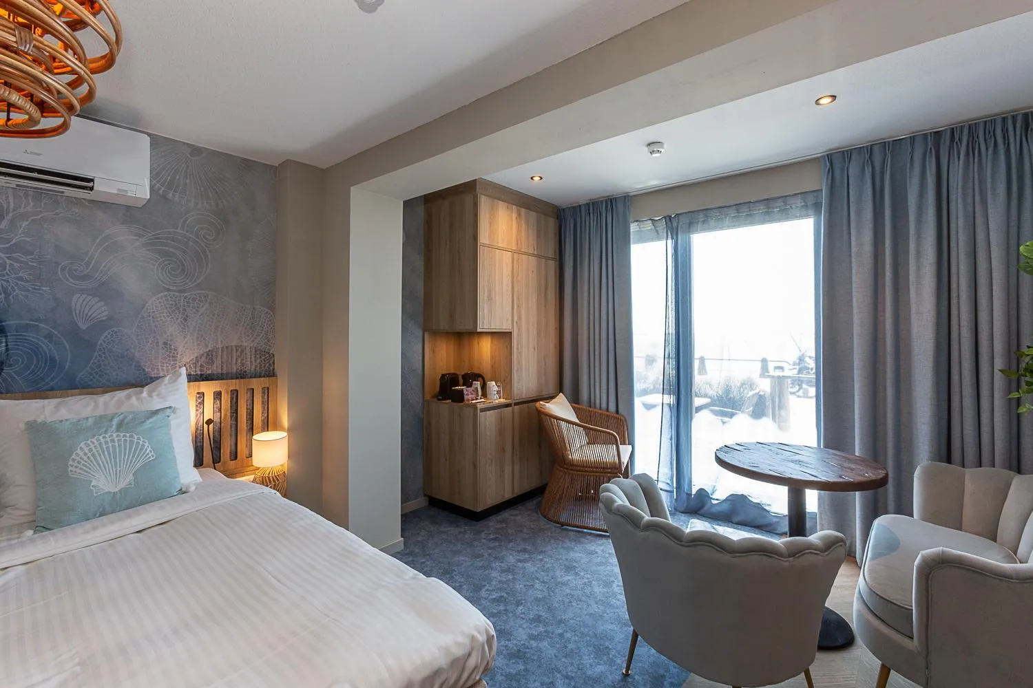 Photo of the whole room, Bed in Beachfront Boutiquehotel