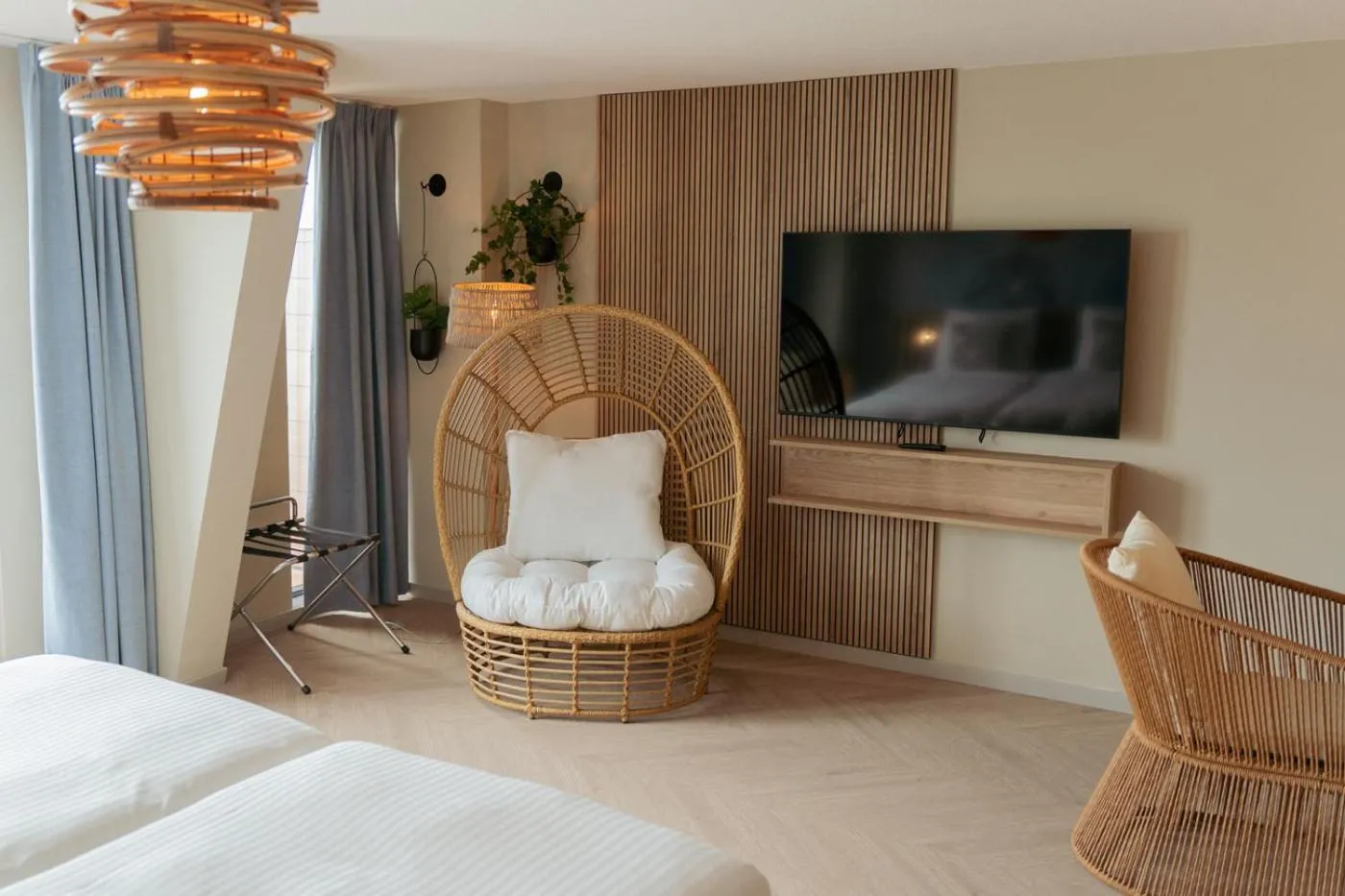TV and multimedia, Bed in Beachfront Boutiquehotel
