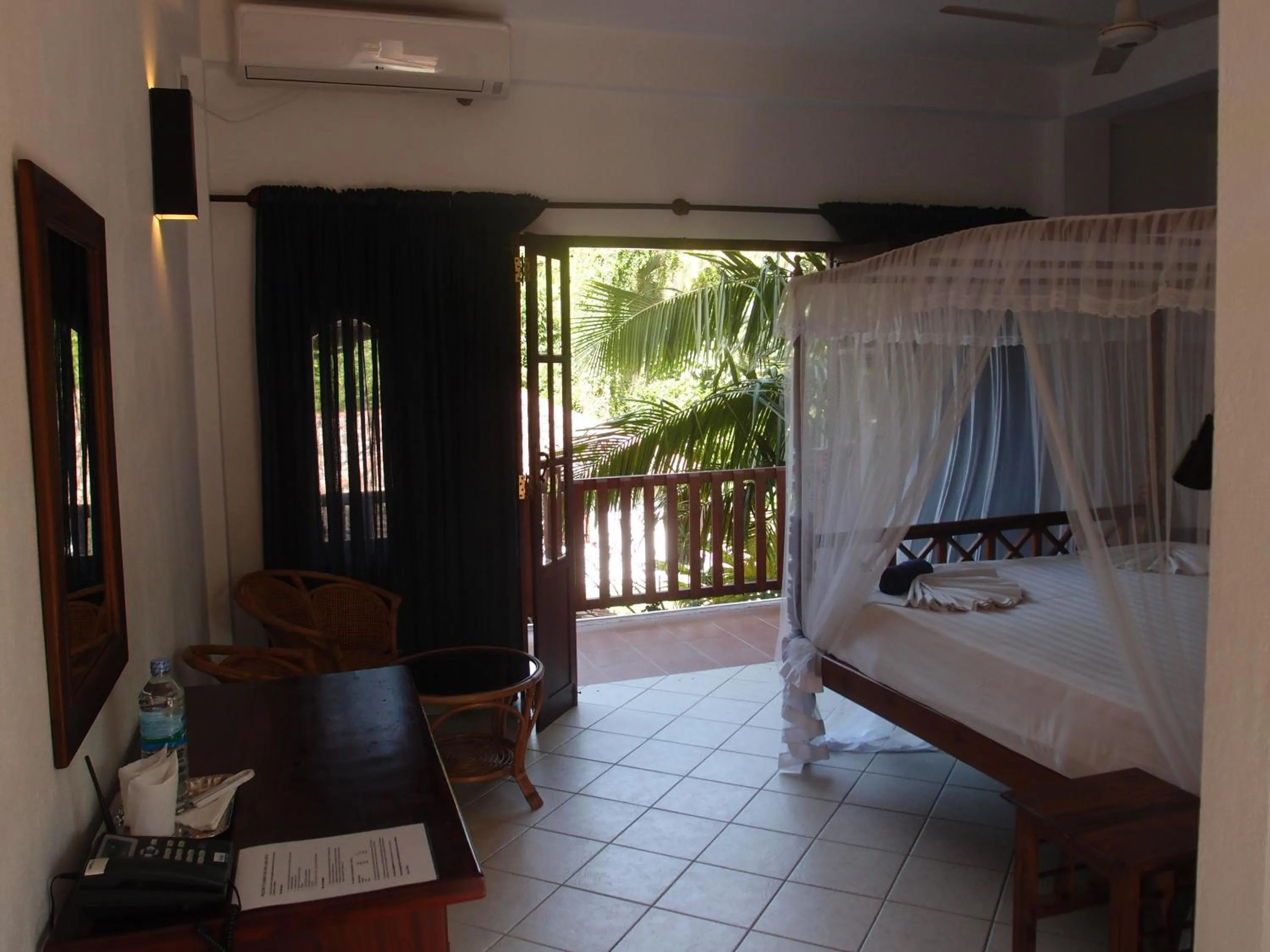 Bedroom, Bed in Unawatuna Nor Lanka Hotel