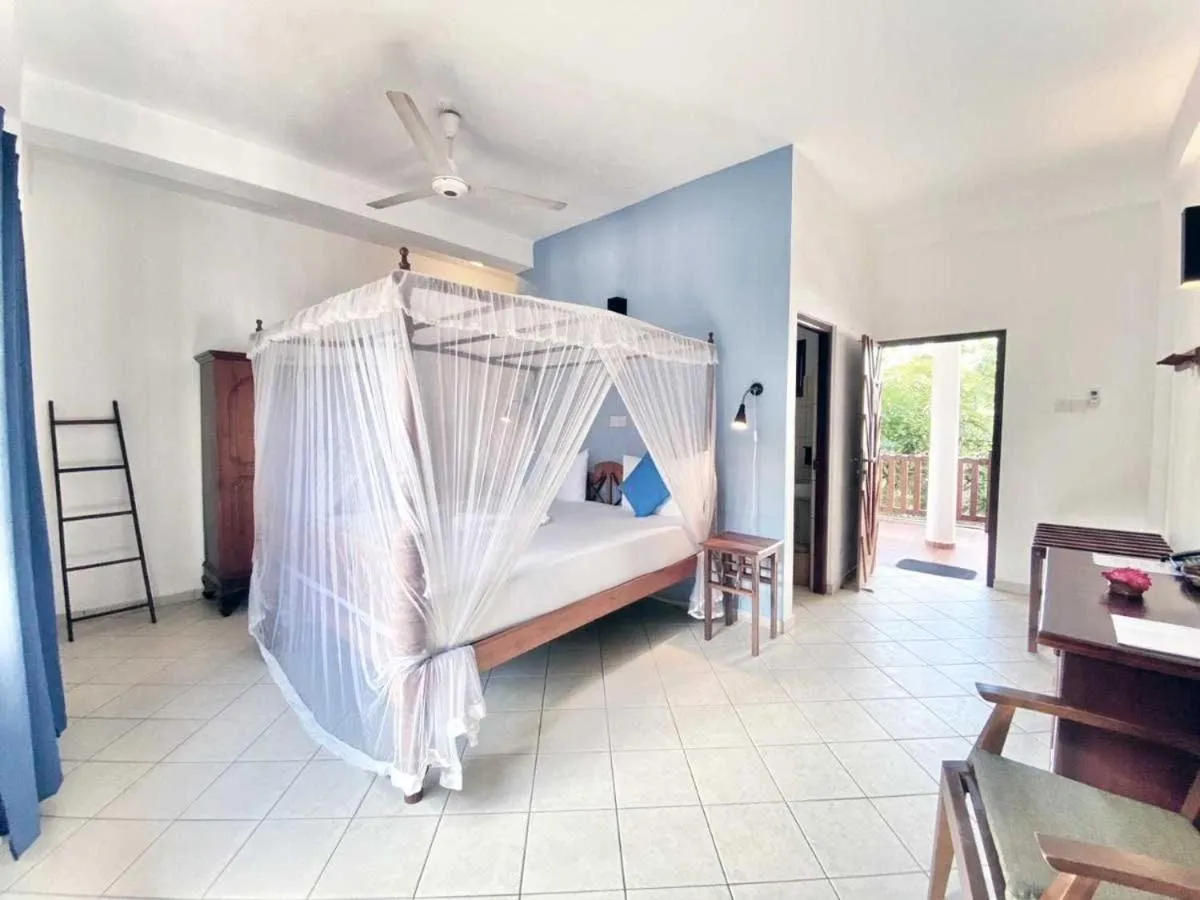 Bed in Unawatuna Nor Lanka Hotel