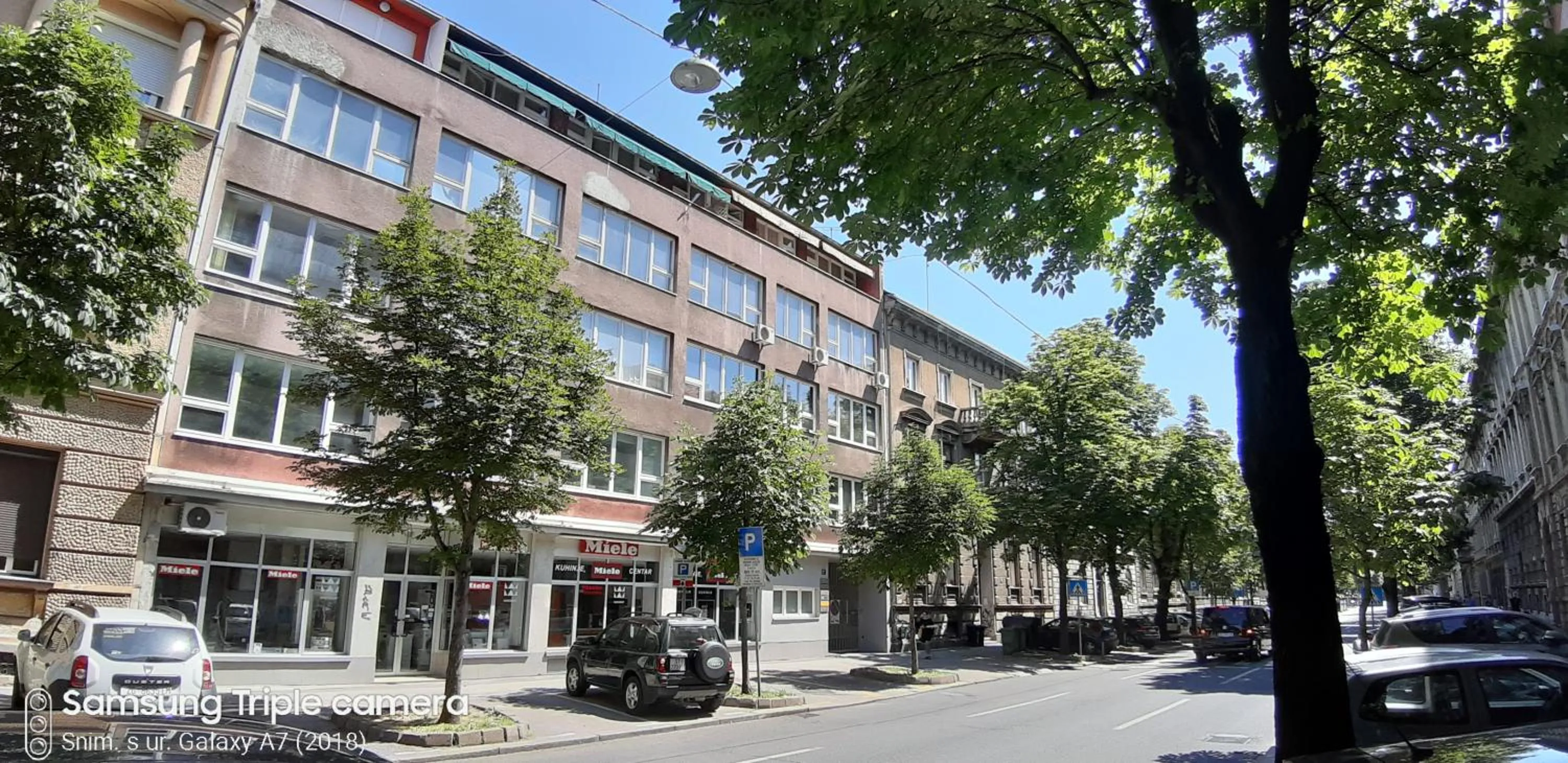Facade/entrance in Bellevue Apartment