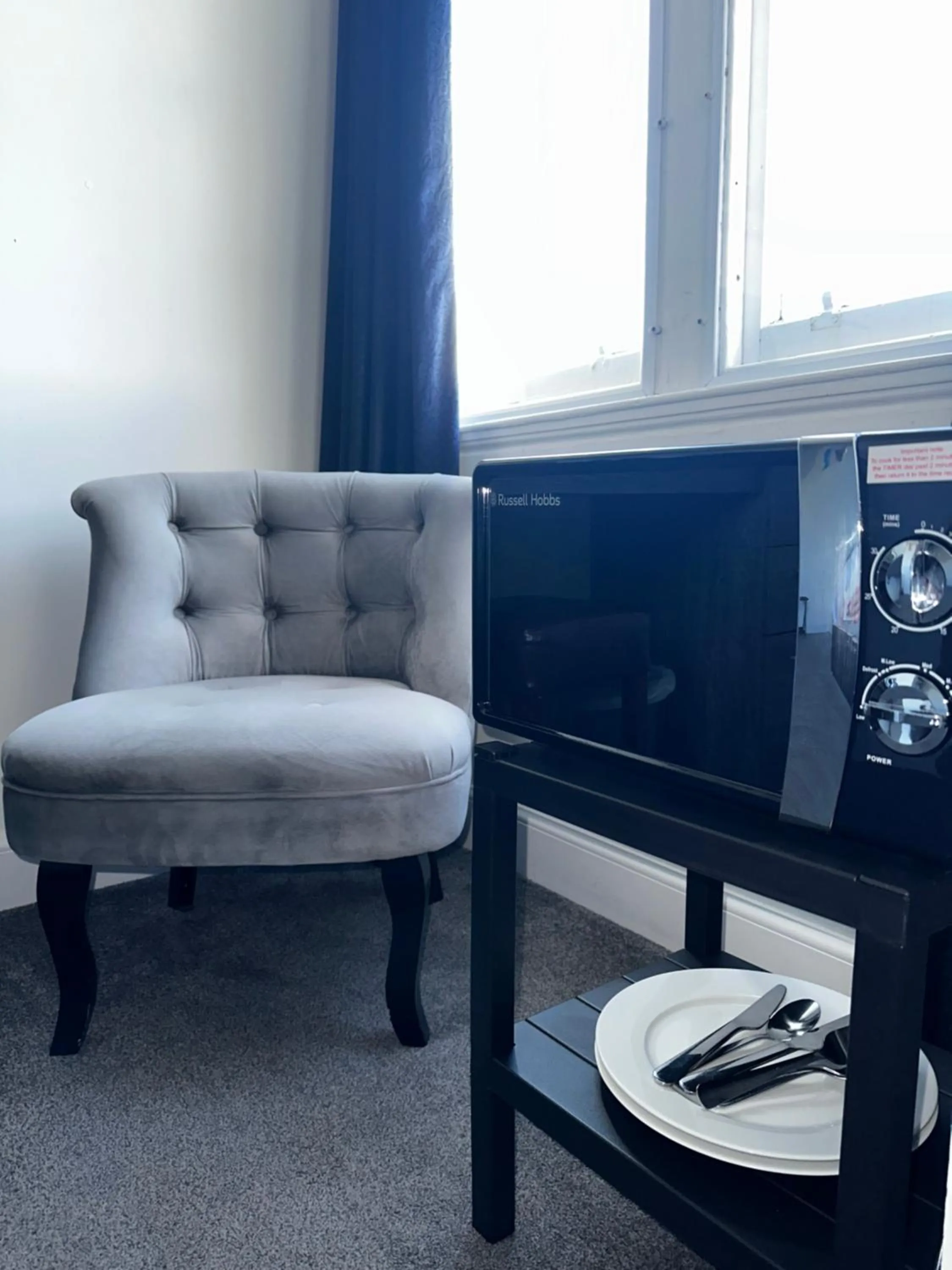 microwave in Grey Harlings Rooms