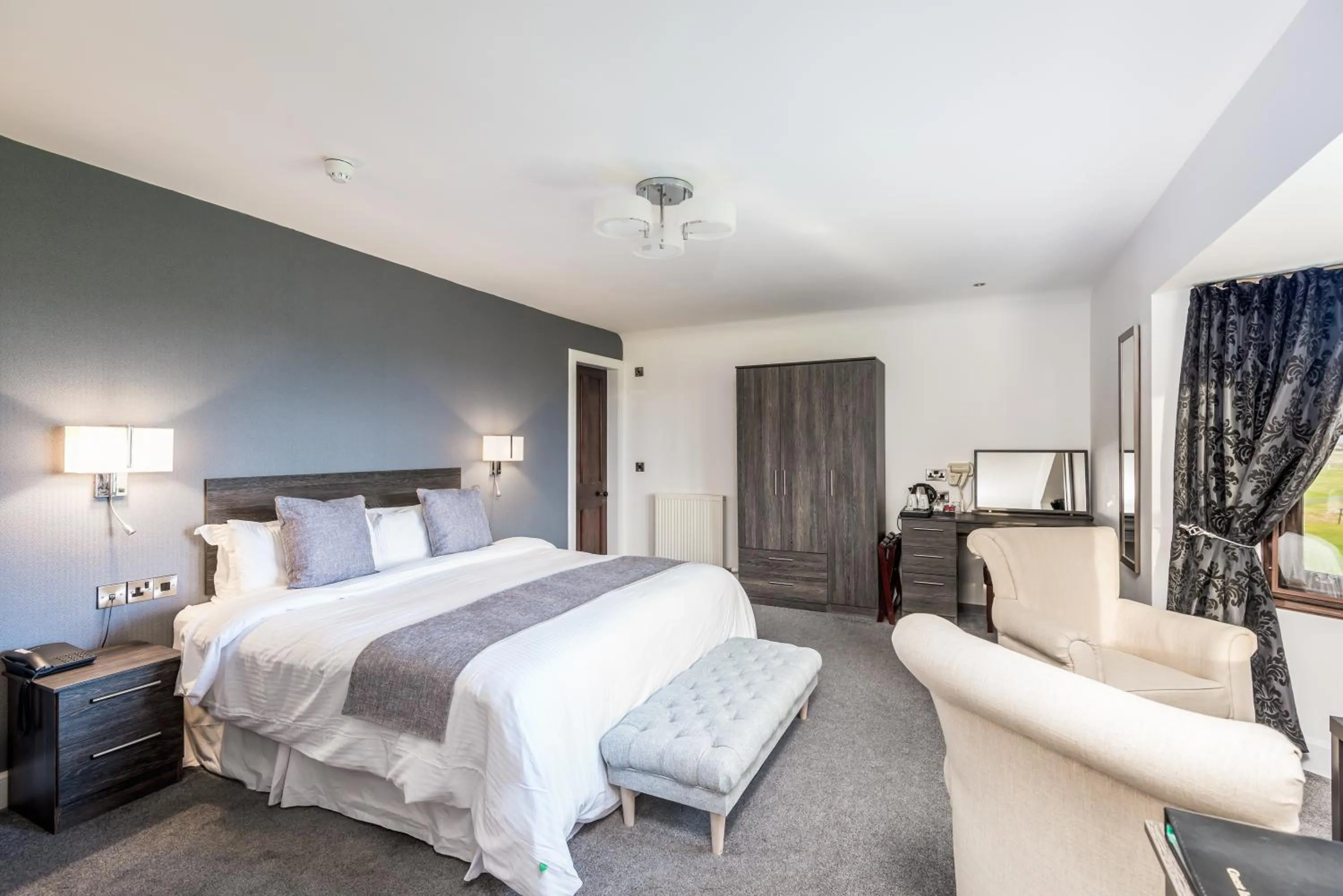 Bed in Grey Harlings Rooms