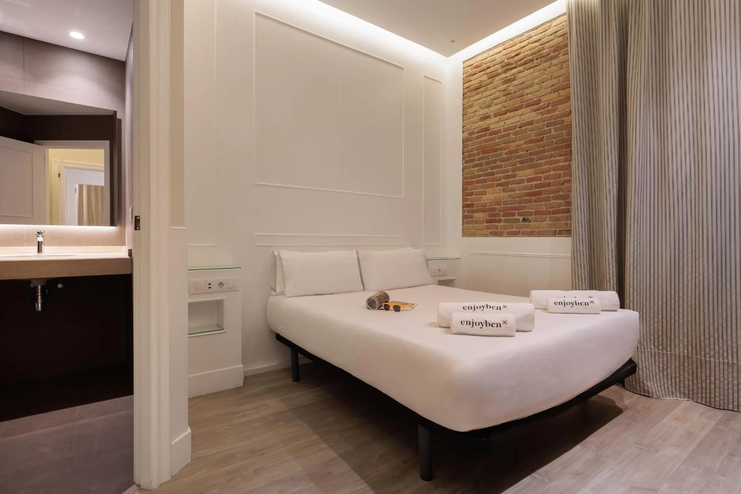 Bed in Enjoybcn Miro Apartments