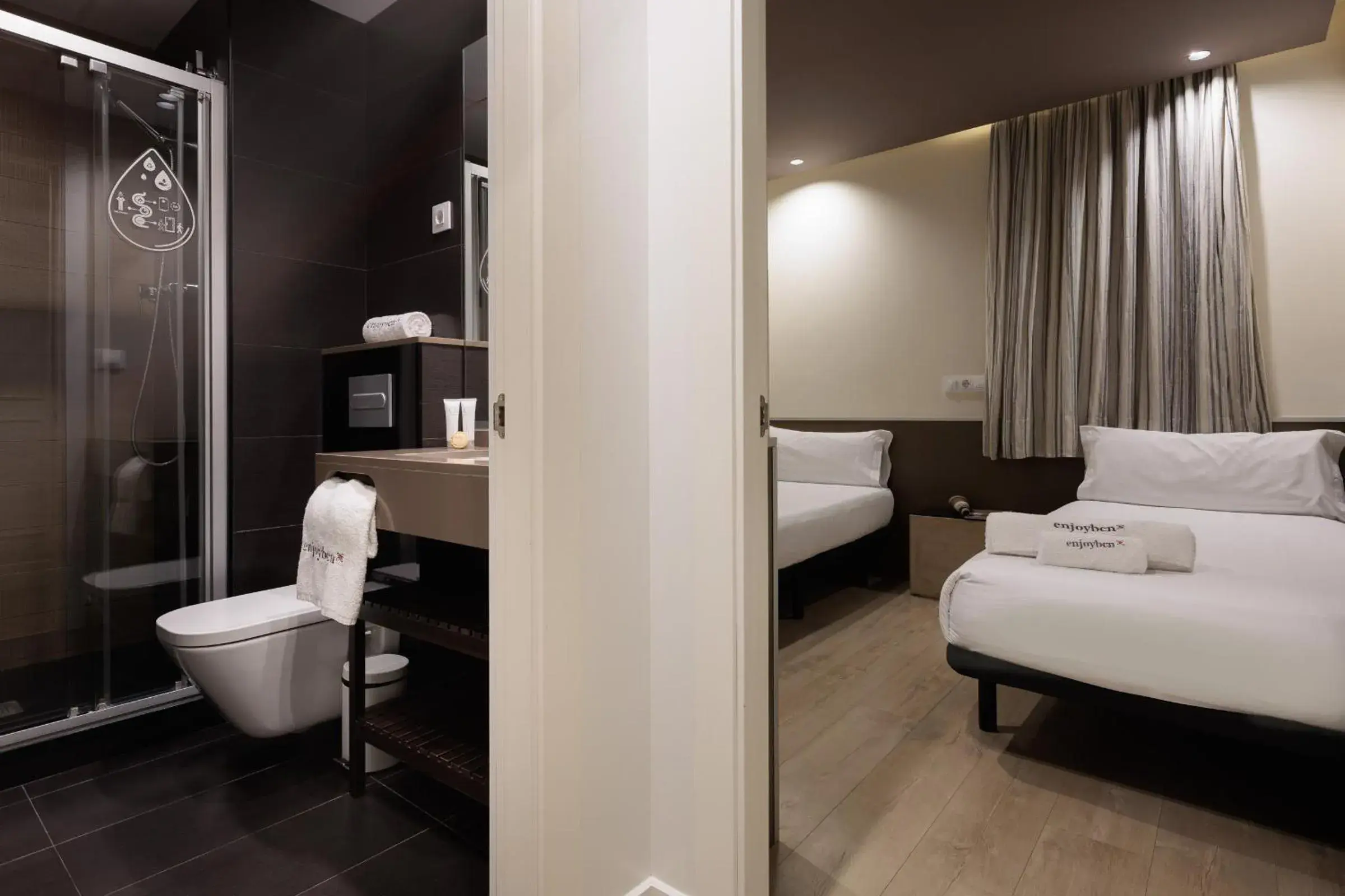 Three-Bedroom Apartment with View in Enjoybcn Miro Apartments Three-Bedroom Apartment with View in Enjoybcn Miro Apartments