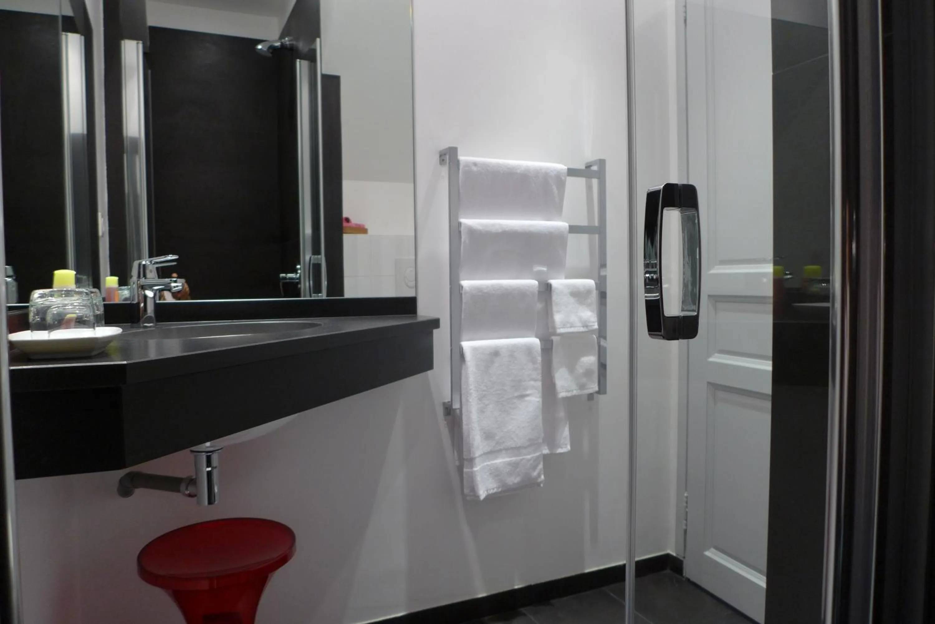 Bathroom in Les Versaillaises