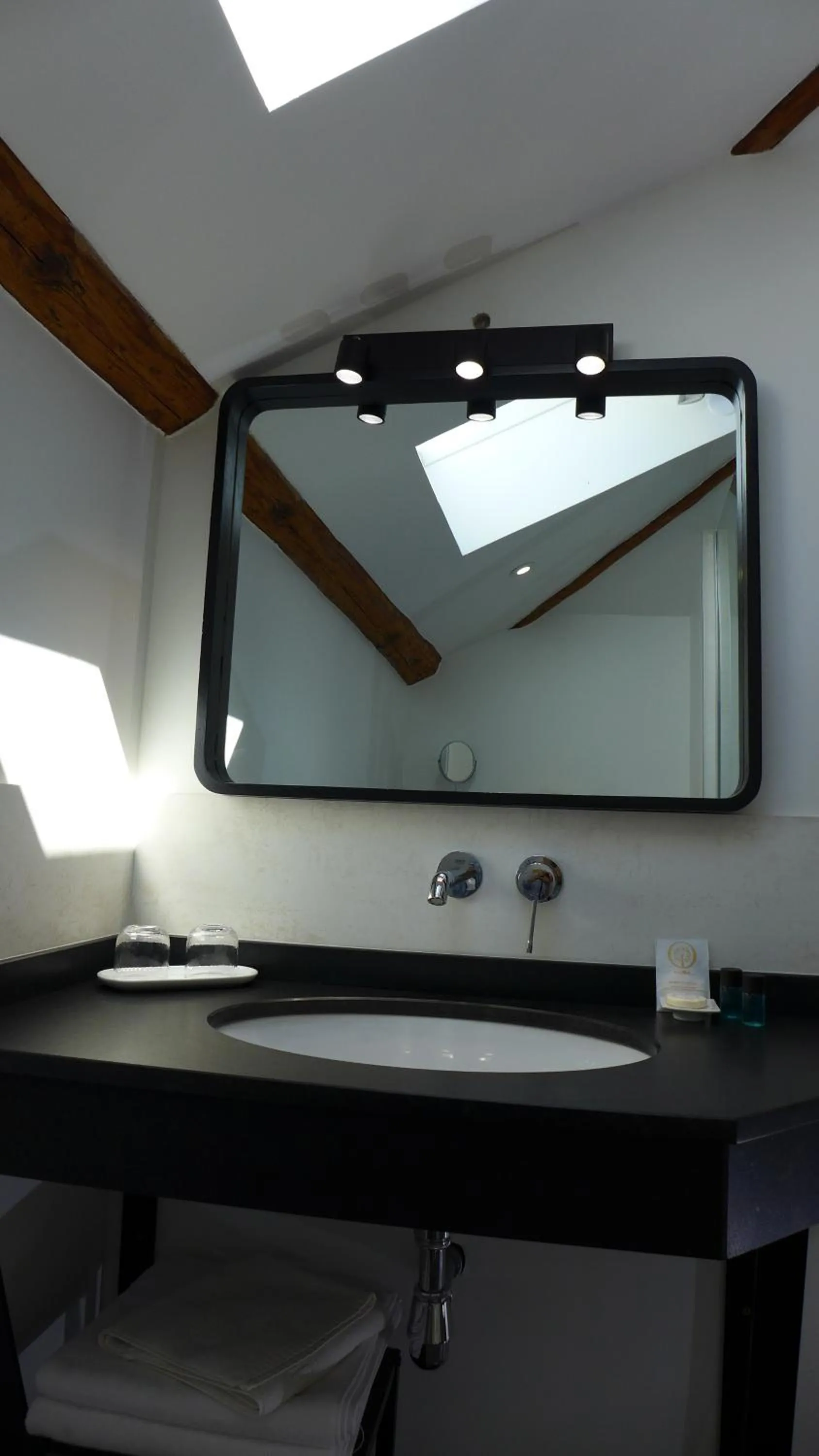 Bathroom in Les Versaillaises