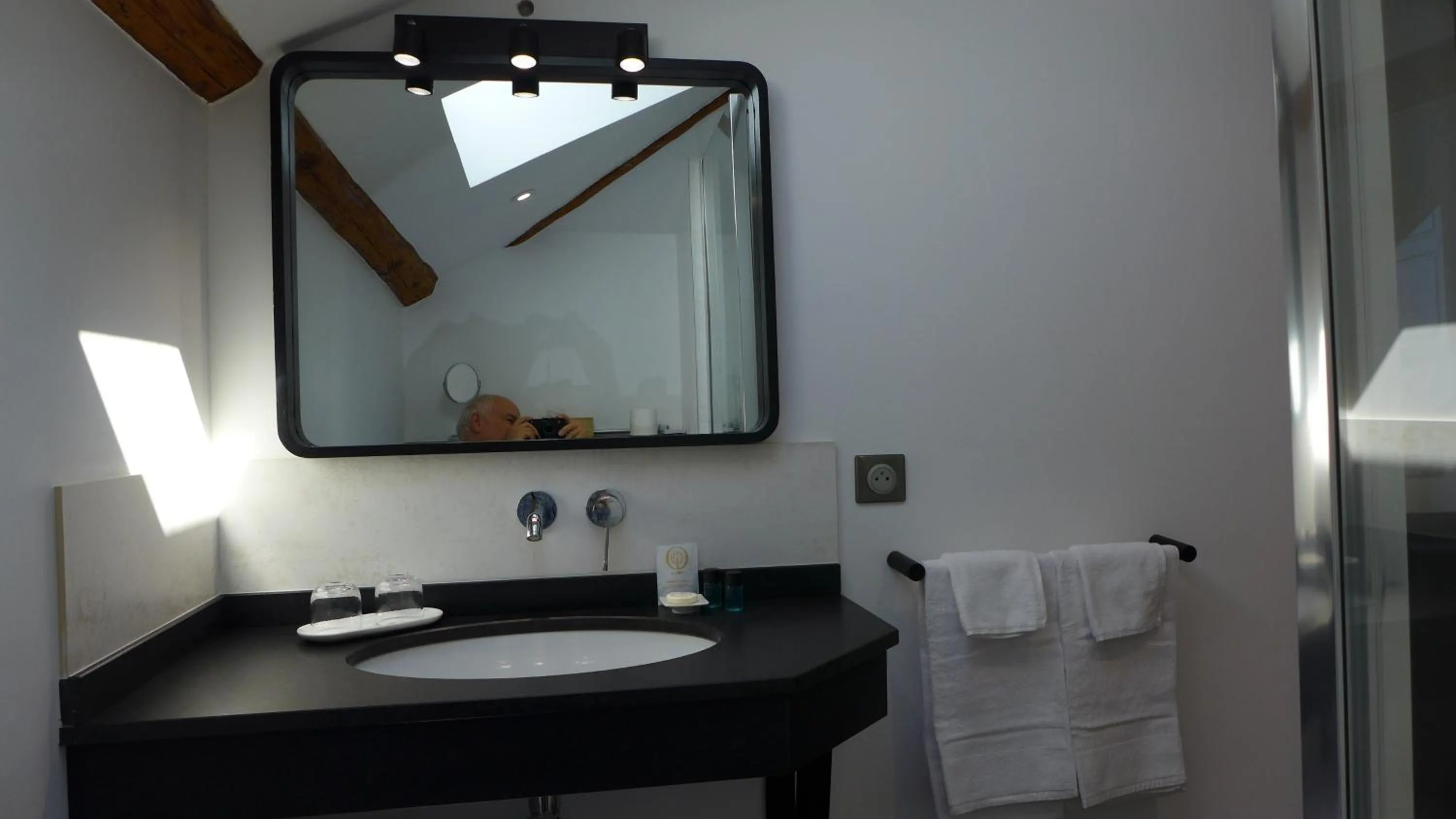 Bathroom in Les Versaillaises