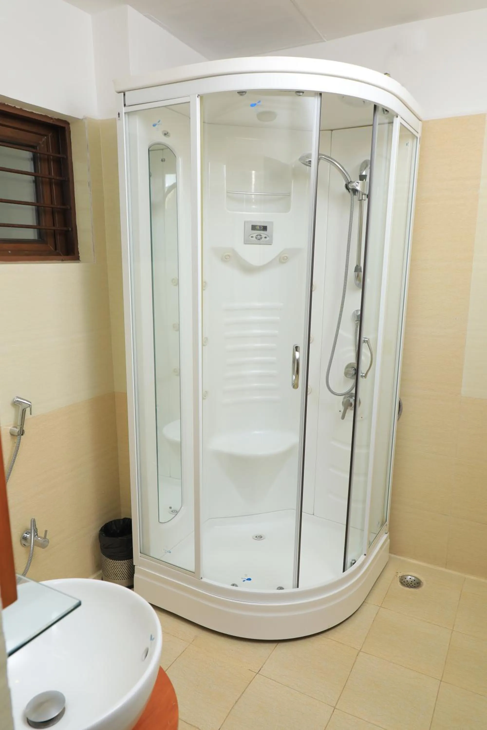 Shower in Jal Mahal Resort and Spa
