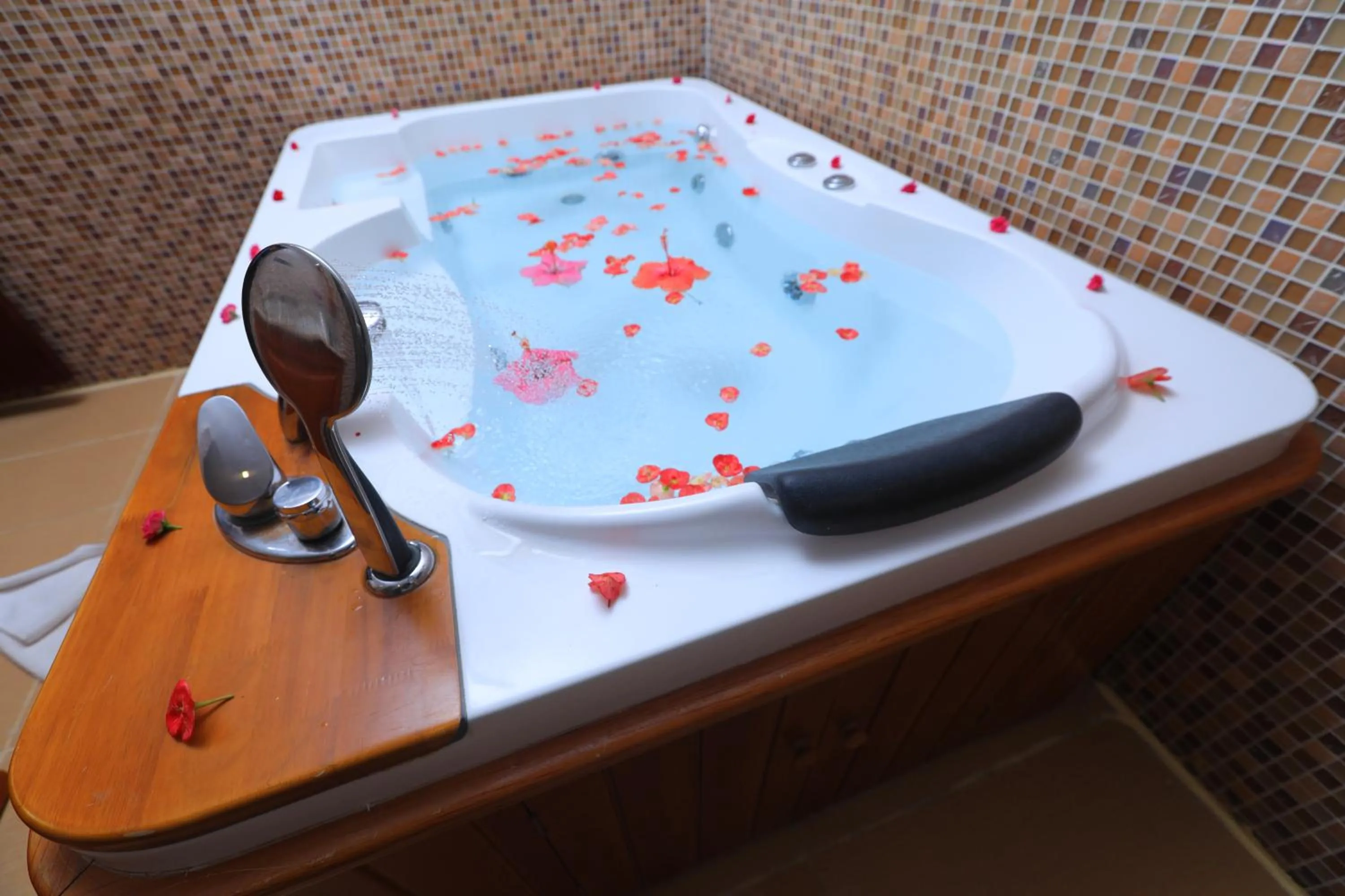 Bath in Jal Mahal Resort and Spa