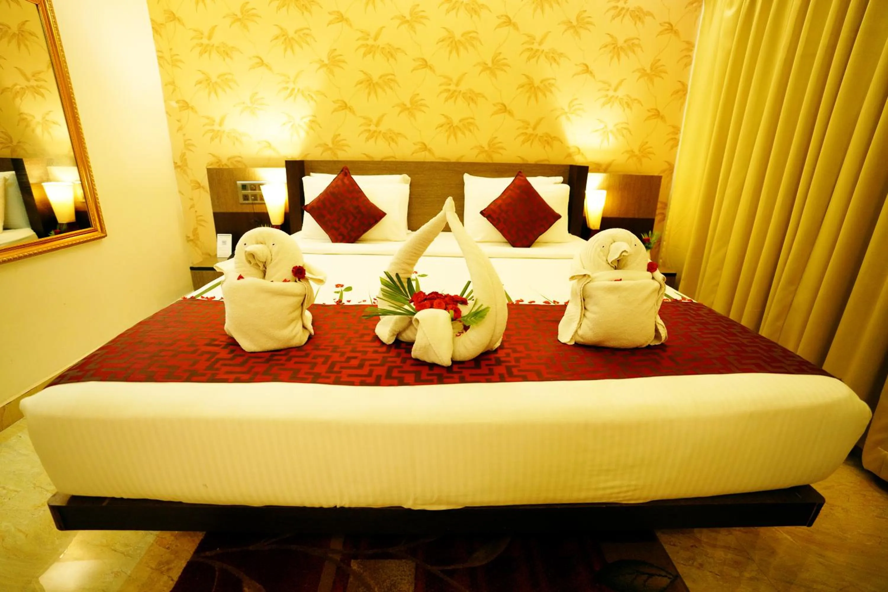 Bed in Jal Mahal Resort and Spa