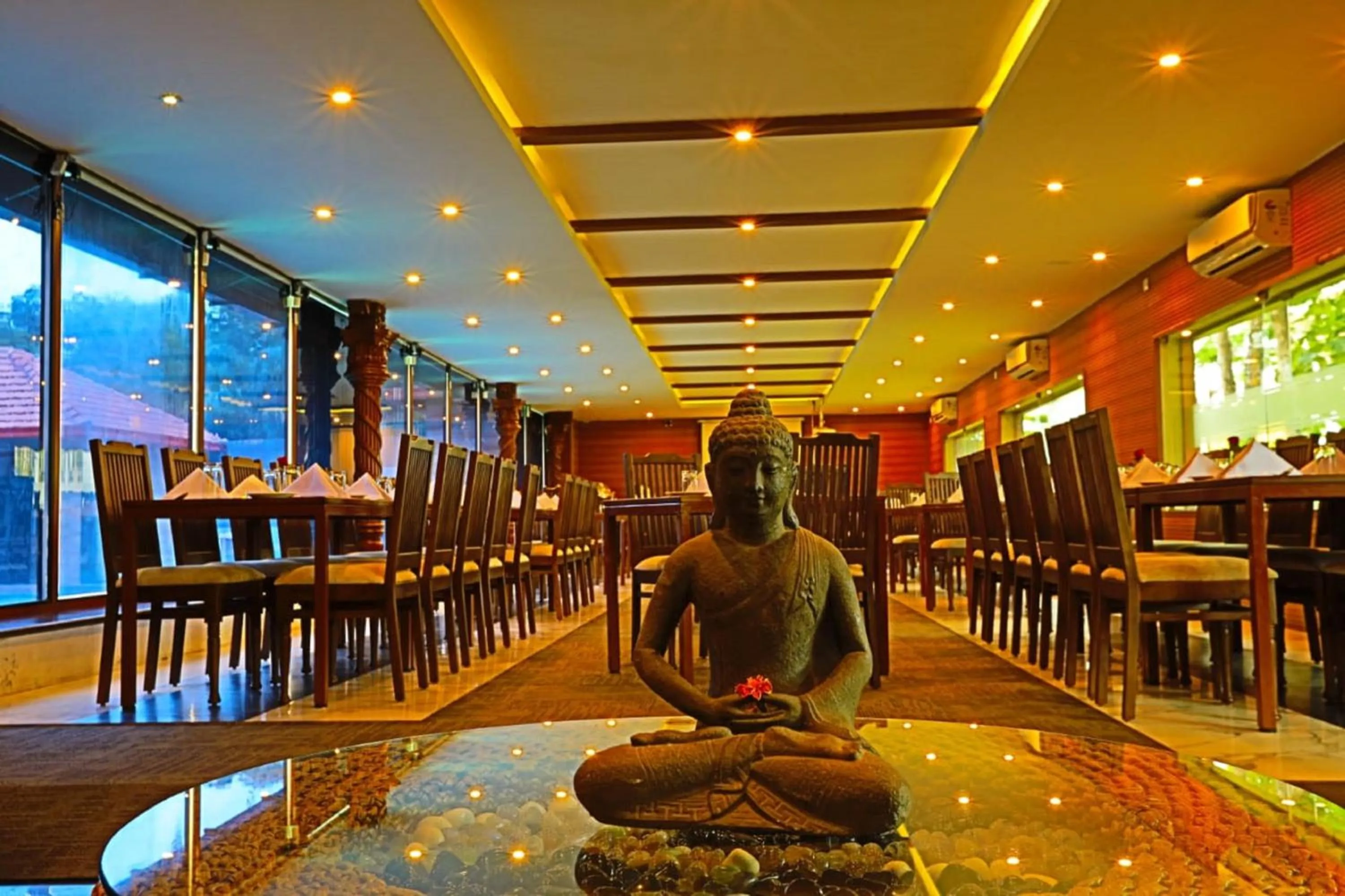Restaurant/places to eat in Jal Mahal Resort and Spa