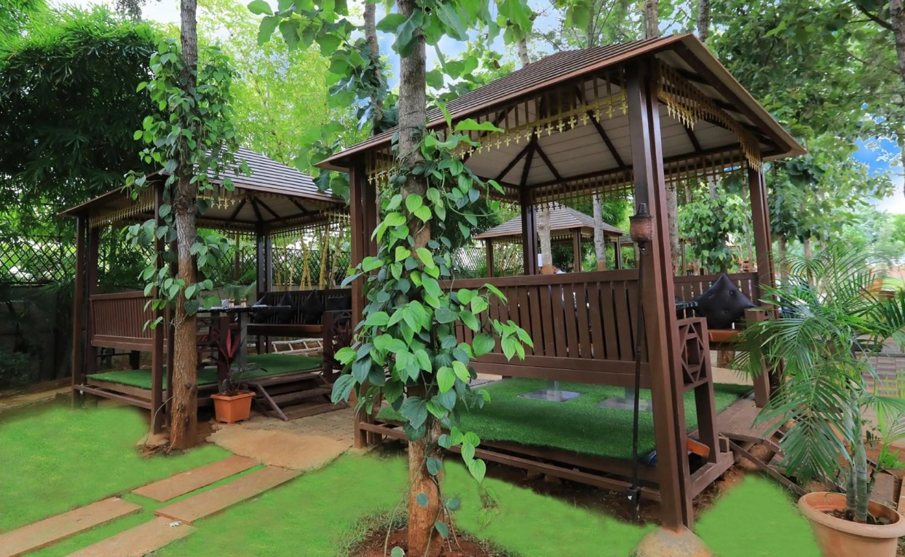 Restaurant/places to eat in Jal Mahal Resort and Spa