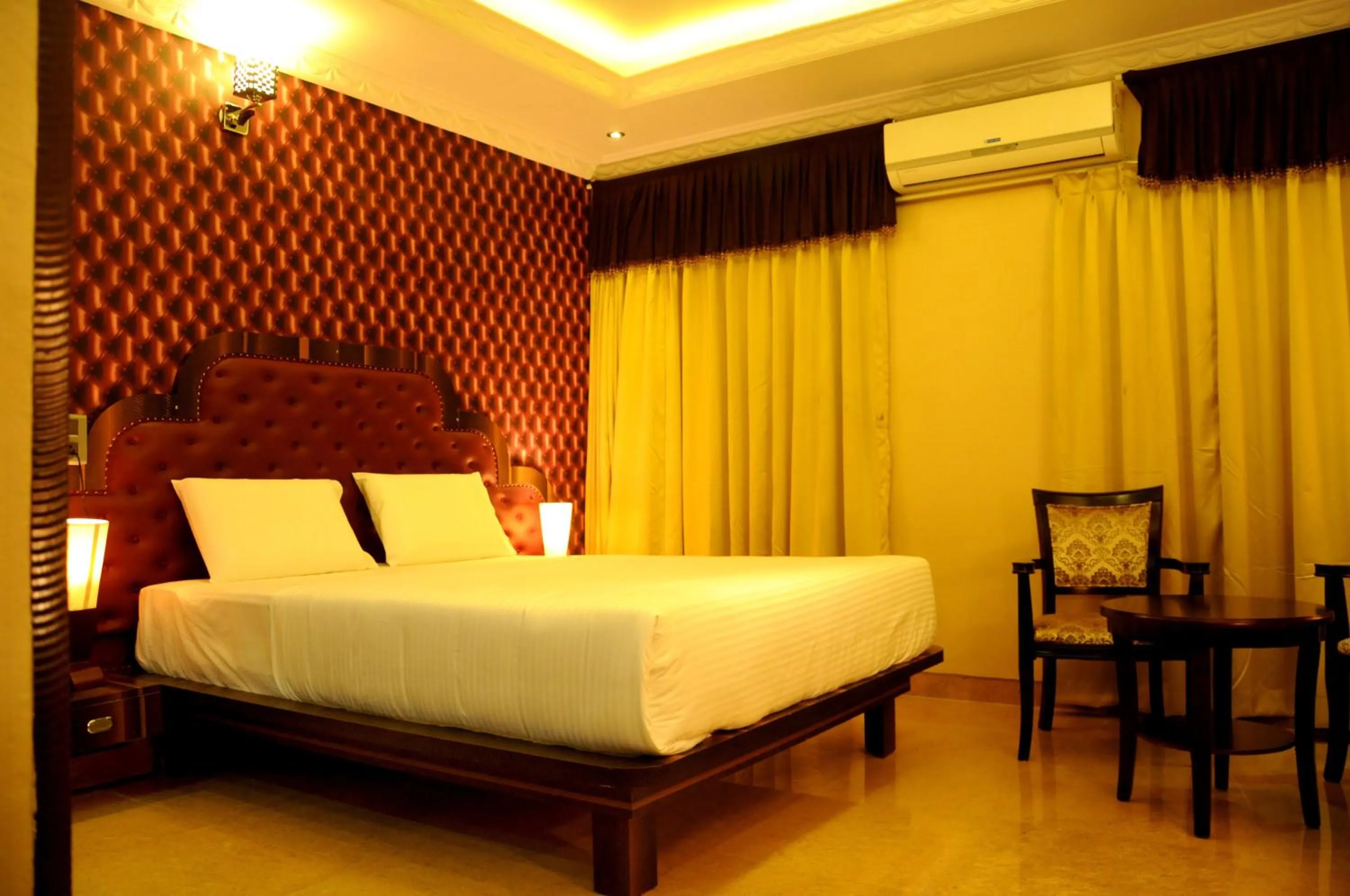 Photo of the whole room, Bed in Jal Mahal Resort and Spa